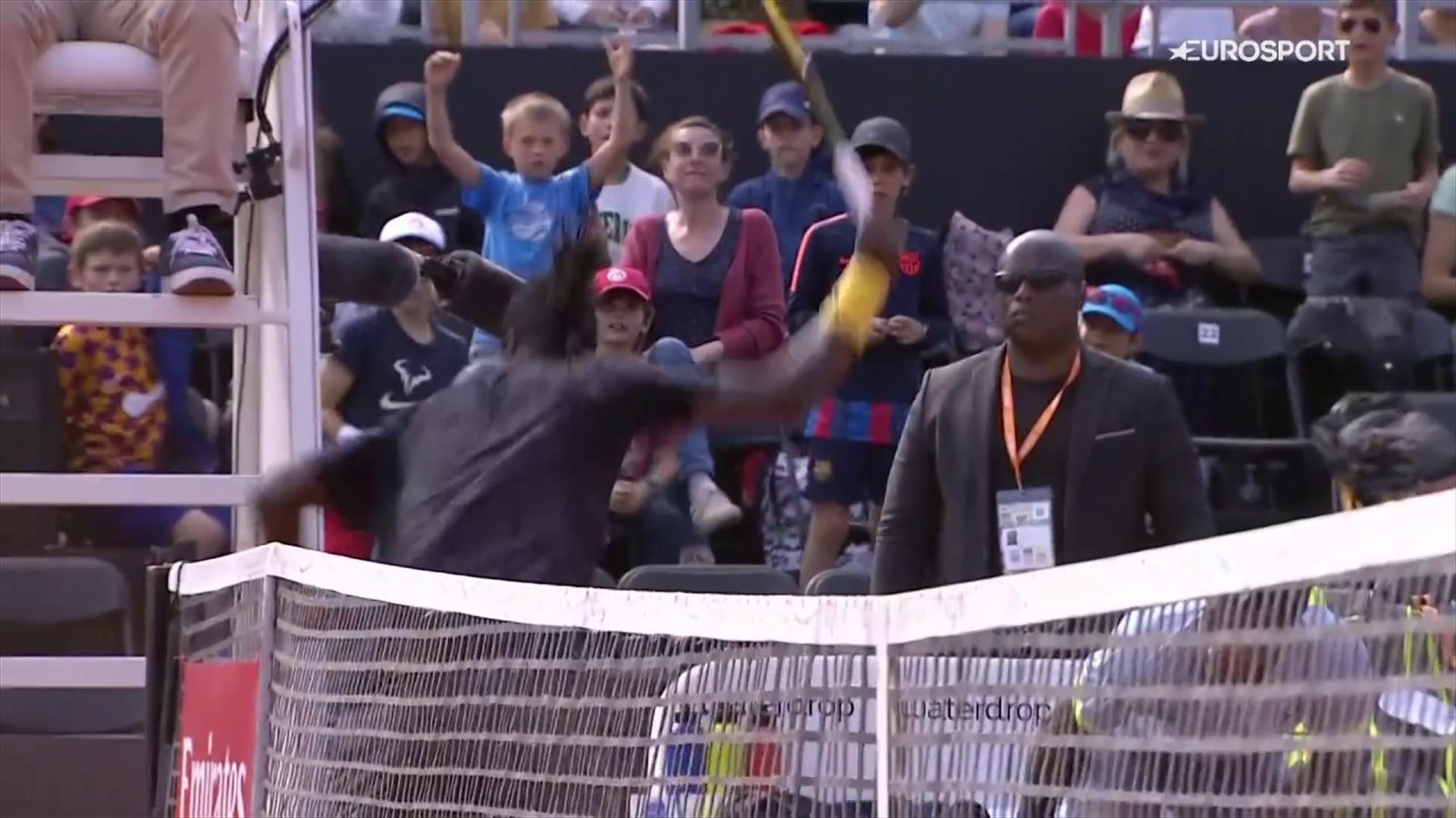 Hes going to be gone here! - Mikael Ymer disqualified in Lyon after smashing racket against umpire chair - Tennis video