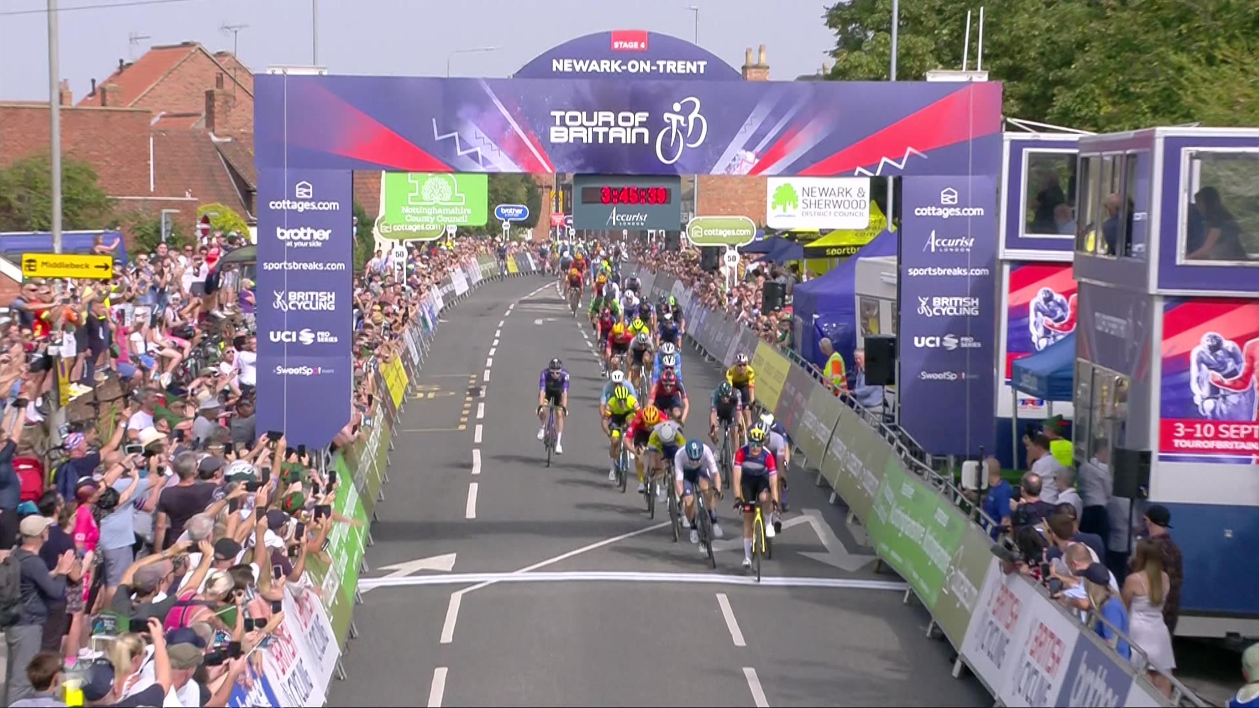 Tour of Britain Olav Kooij macht vierten Streich perfekt - Jumbos Sprinter erneut nicht zu schlagen - Radsport Video