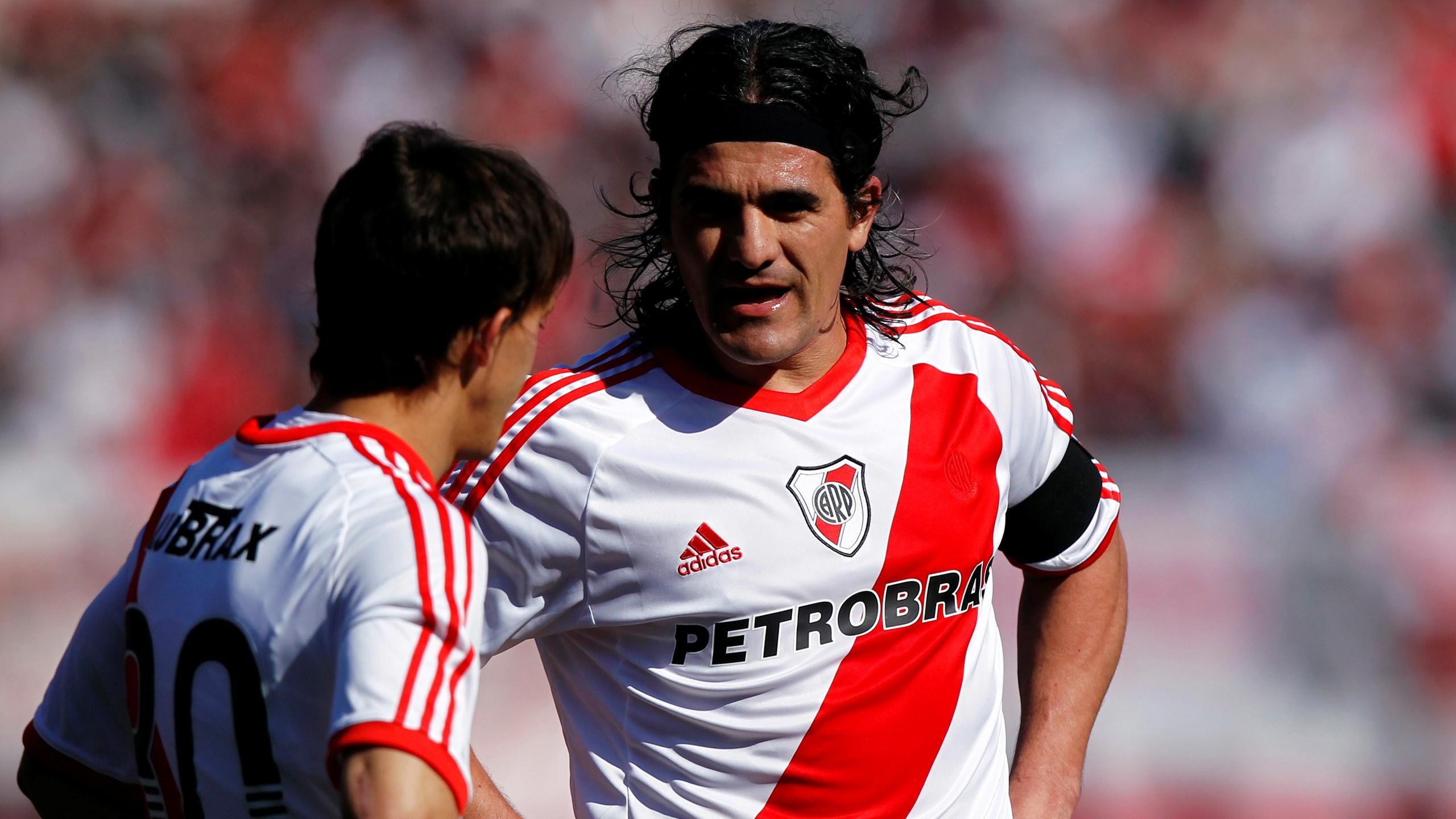 River Plate scrape win - Eurosport