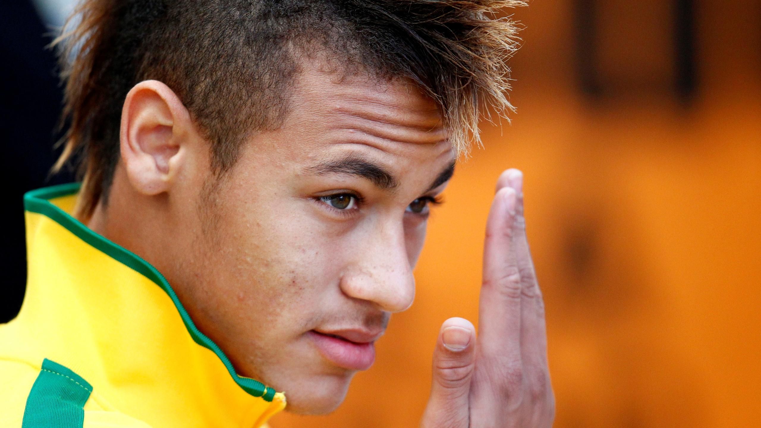 Brazilian football star Neymar backs Bolsonaro ahead of Sunday election