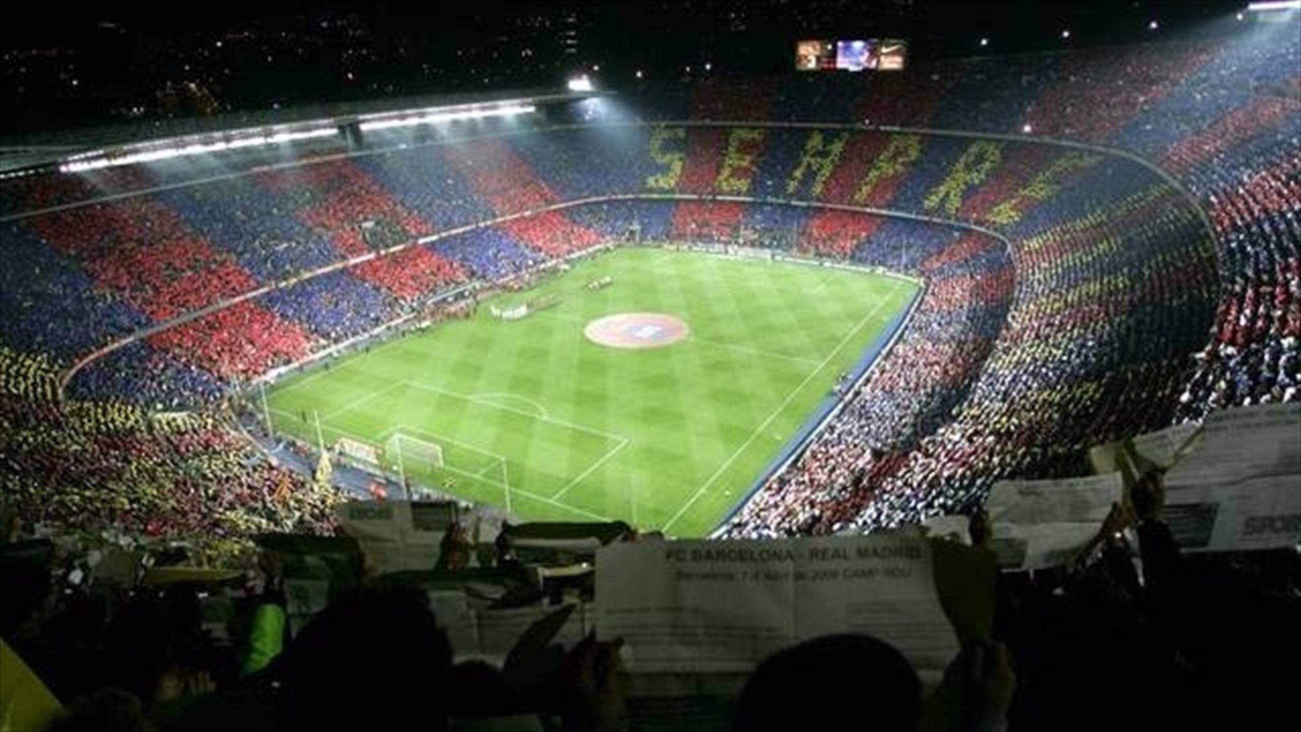 Черный стадион. Камп ноу аншлаг. Камп ноу стадион. Camp nou Barcelona. Камп ноу стадион 1990.