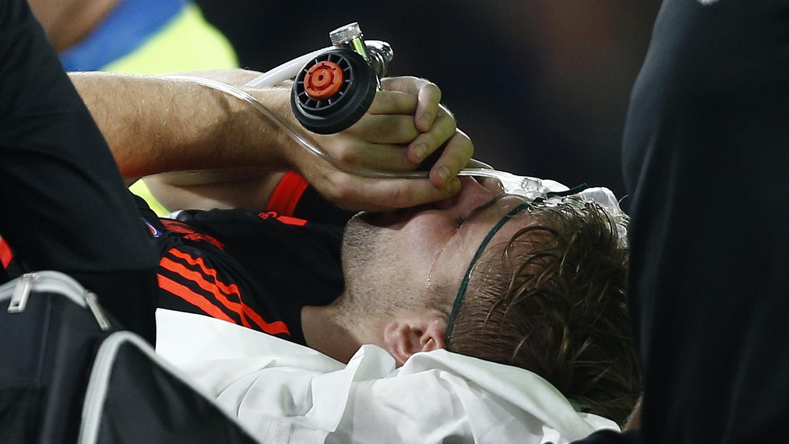 Manchester Unitedapos;s Luke Shaw returns to England after hospital visit from Hecto