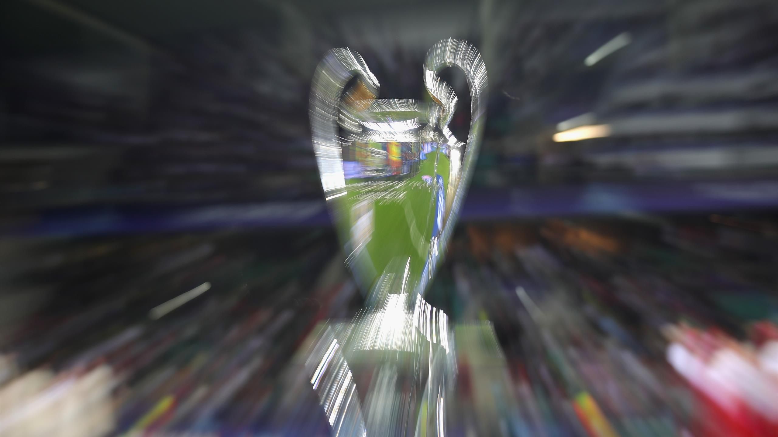 Ligue des champions : le trophée exposé au cœur de Paris