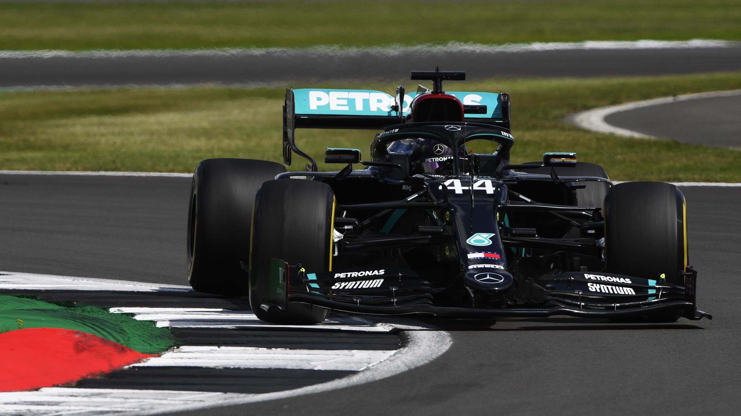 Lewis Hamilton wins his seventh British Grand Prix at Silverstone despite final-lap puncture