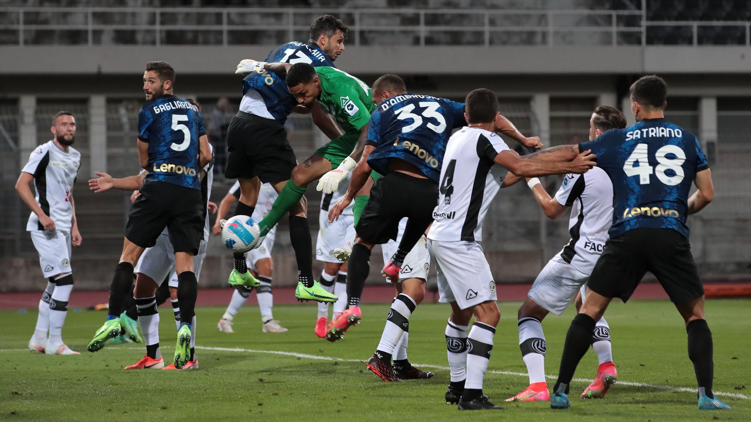 Calcio, Lugano-Inter 5-6 d.c.r: esordio promettente per Inzaghi, brillano  Dimarco e Satriano - Eurosport