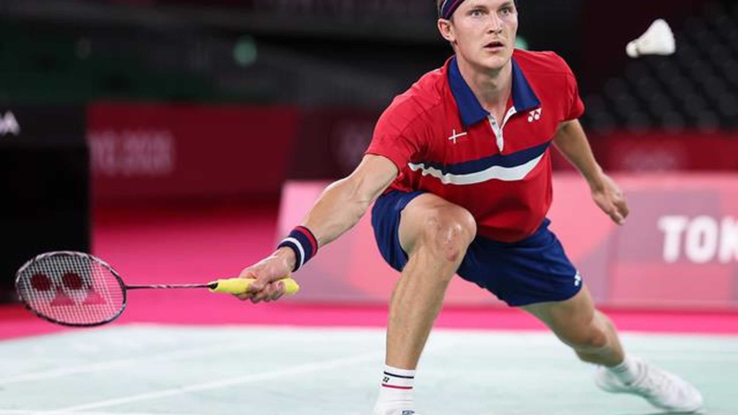 Axelsen gyakorlatilag leiskolázta a címvédőt az olimpiai döntőben ...