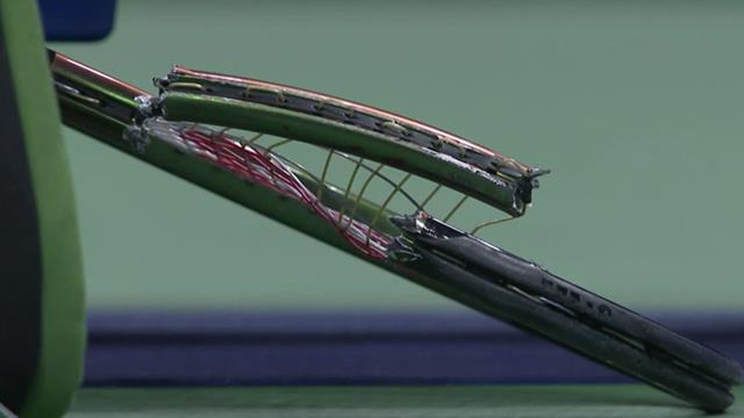 US Open : Sabalenka breaks her racket after losing a game in the second ...
