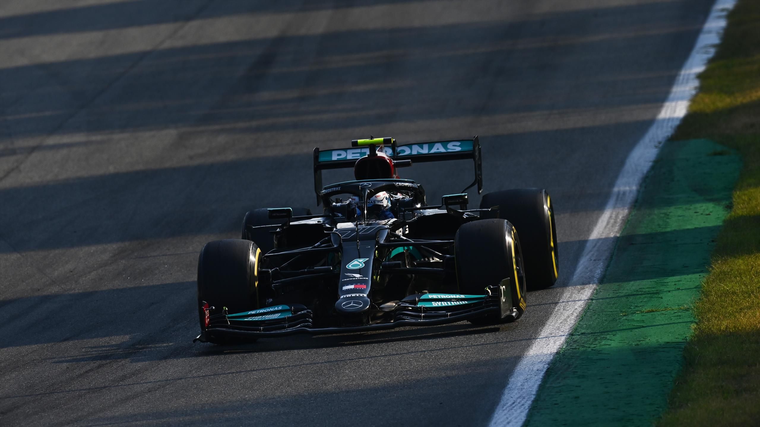 Italian Grand Prix 2021 - Valtteri Bottas wins sprint race at Monza as Lewis Hamilton blows start