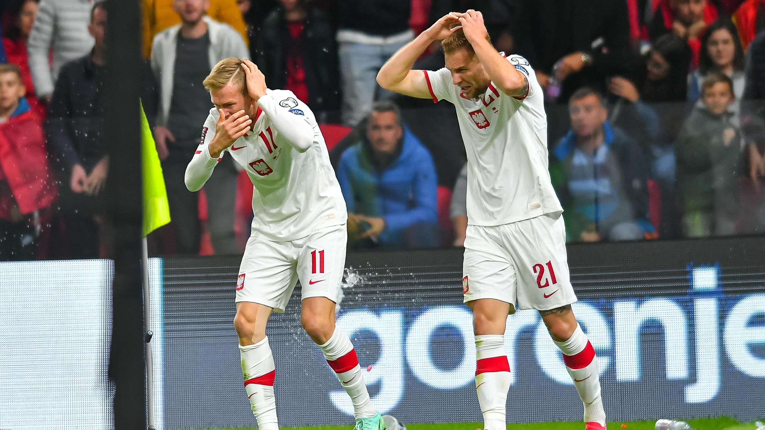 WM-Quali Skandal in Albanien! Polen um Robert Lewandowski von Fans mit Flaschen beworfen
