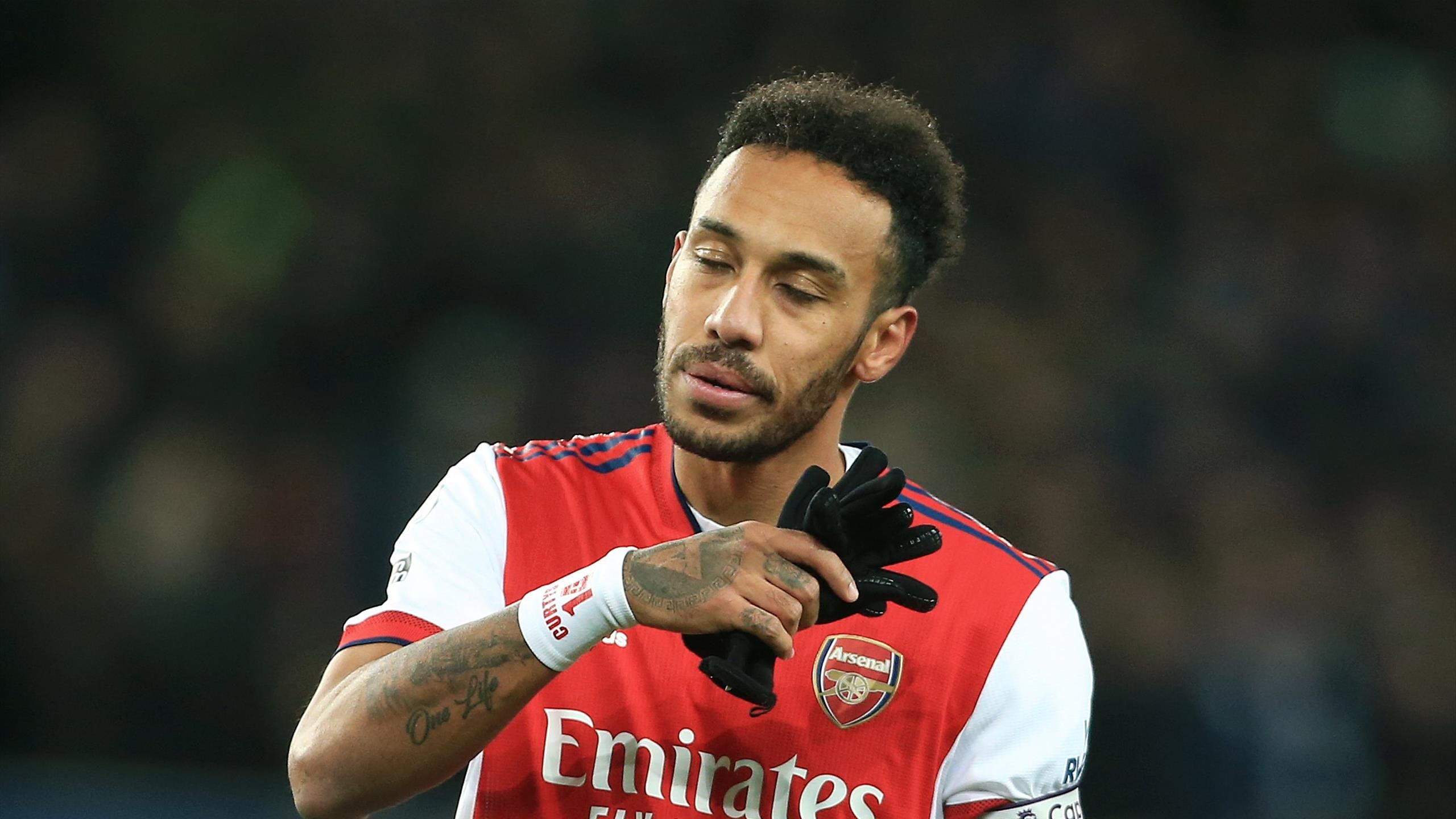 Pierre-Emerick Aubameyang: Striker denies 'false rumours' ahead of return  to Arsenal for medical checks, Football News