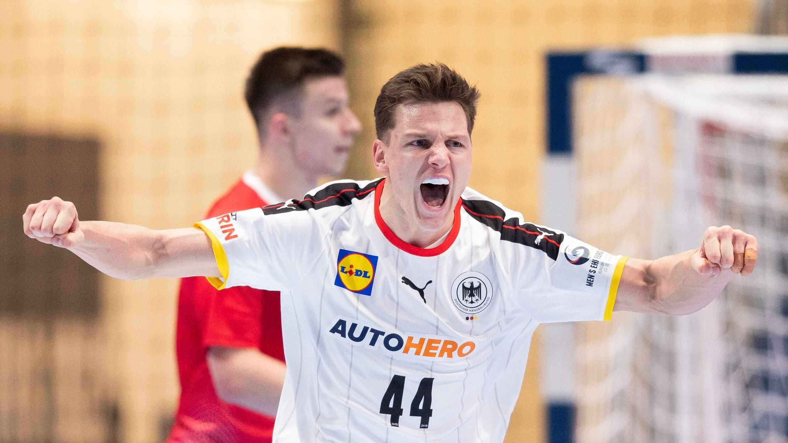 Handball-EM - Deutschland trotzt Corona-Chaos DHB-Team bezwingt Polen und sichert sich den Gruppensieg