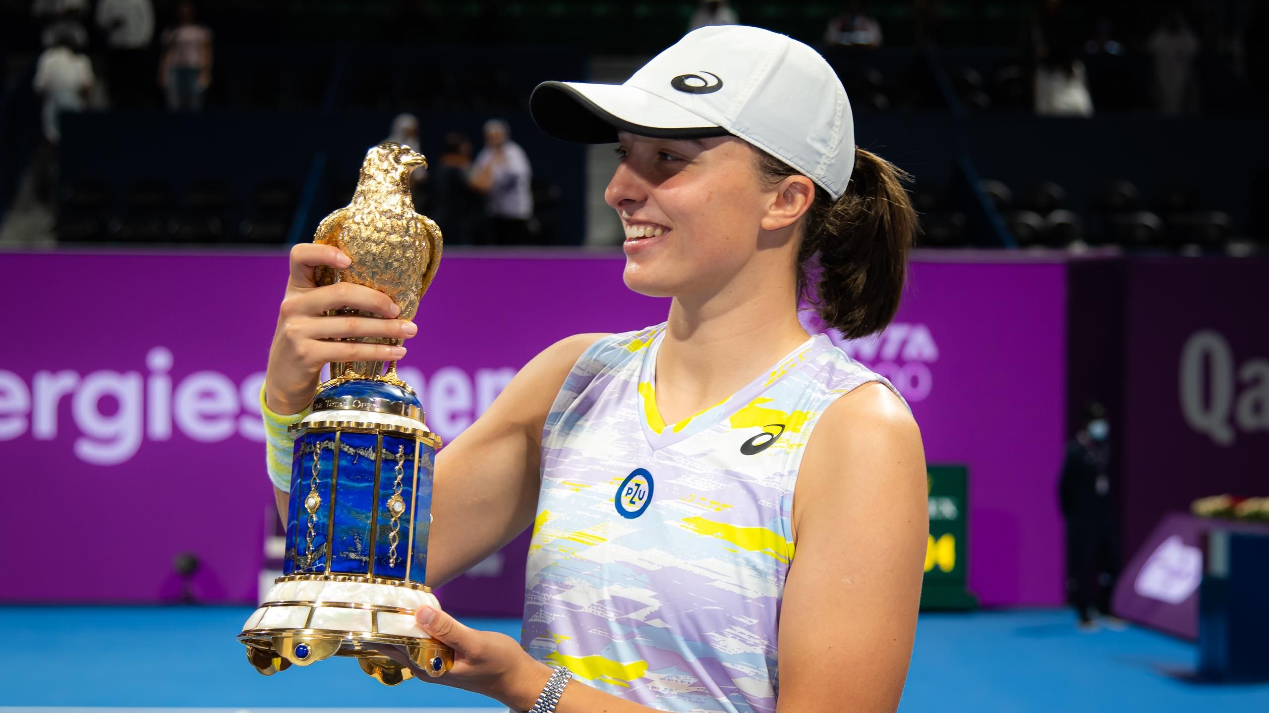 Iga Swiatek wants to drive car, not party after winning Qatar Open and rising to No 4 in WTA rankings