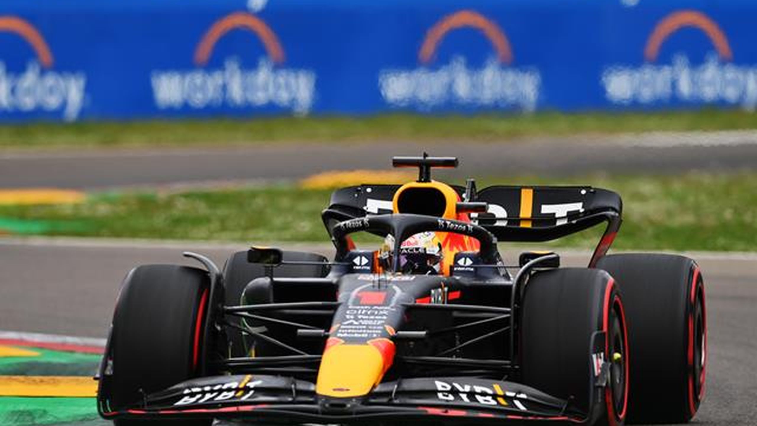 GP Imola, sprint race: Verstappen vince e conferma la 