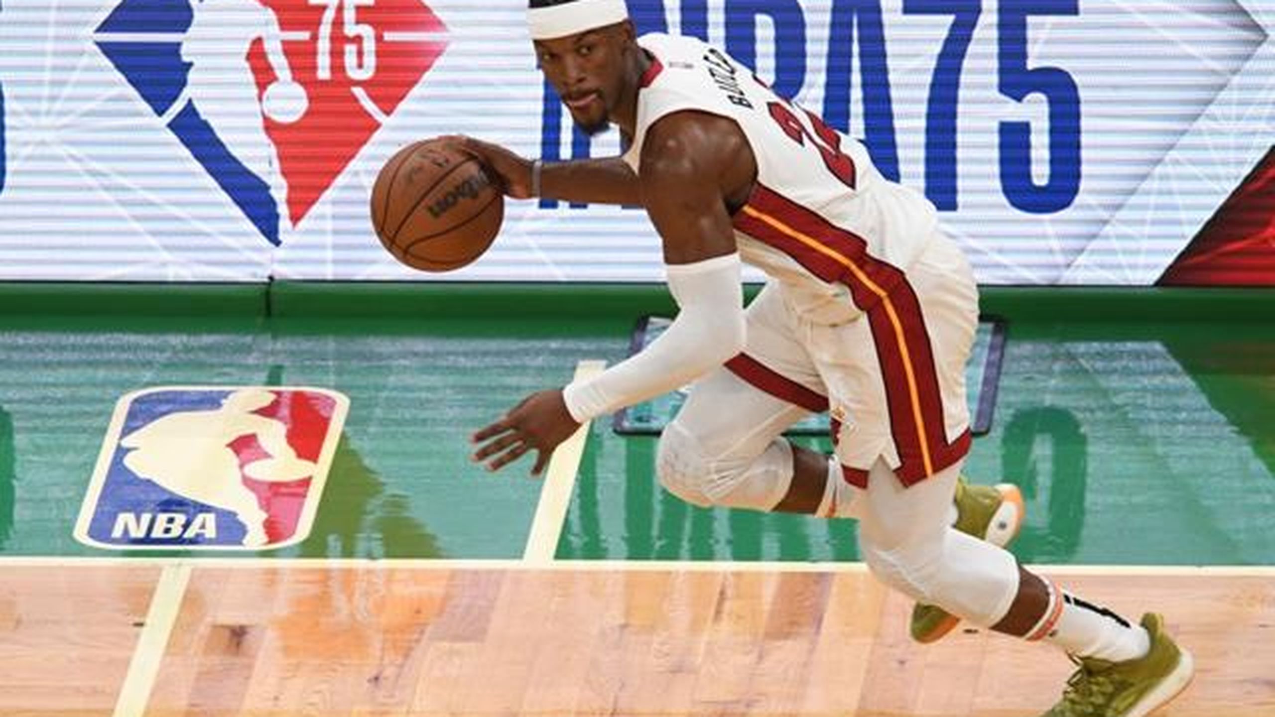 Playoff 2022: Butler straripante con 47 punti, Miami batte Boston 111 ...