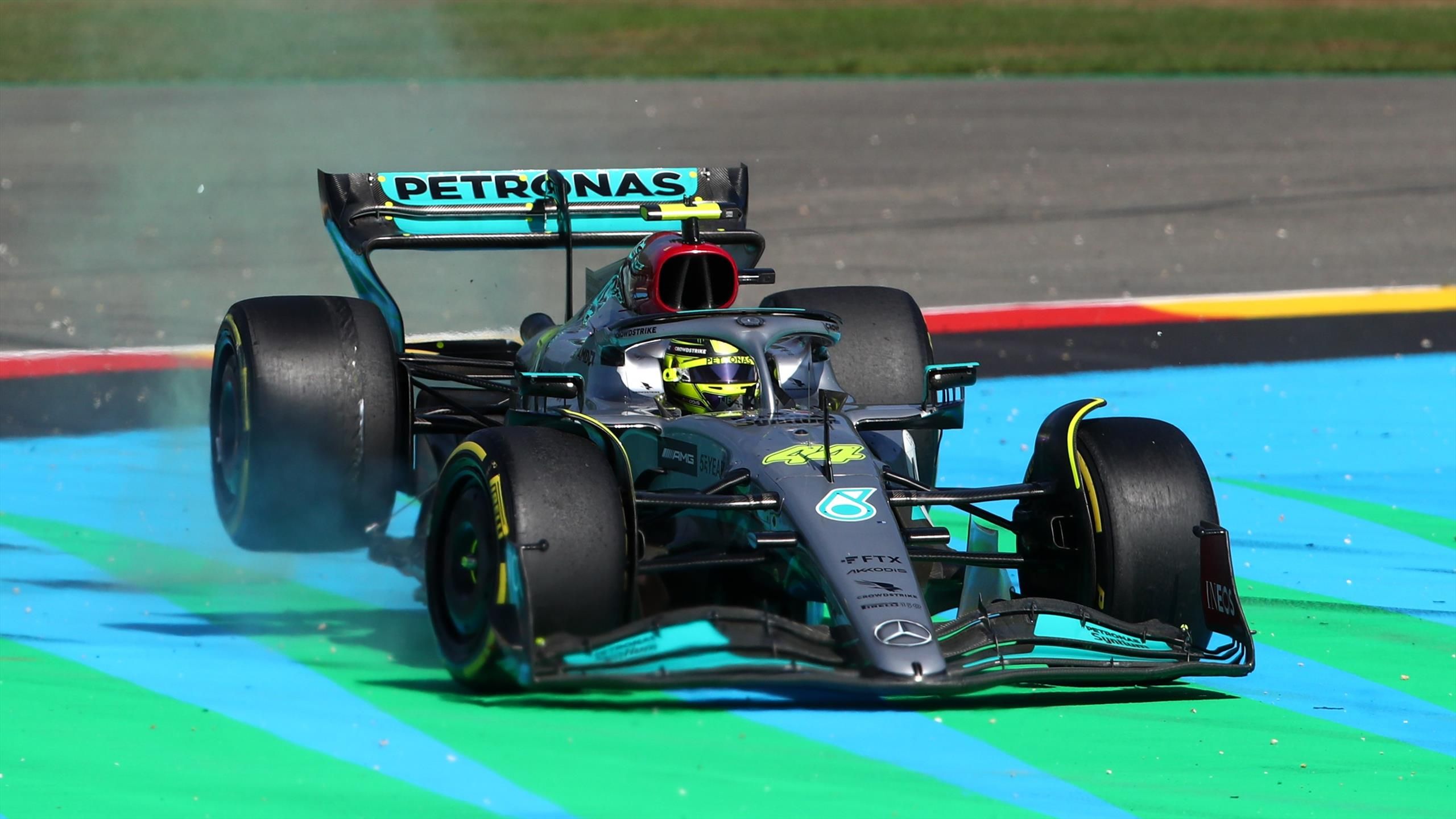 GP von Italien Lewis Hamilton muss den nächsten Rückschlag hinnehmen - Strafversetzung in Monza