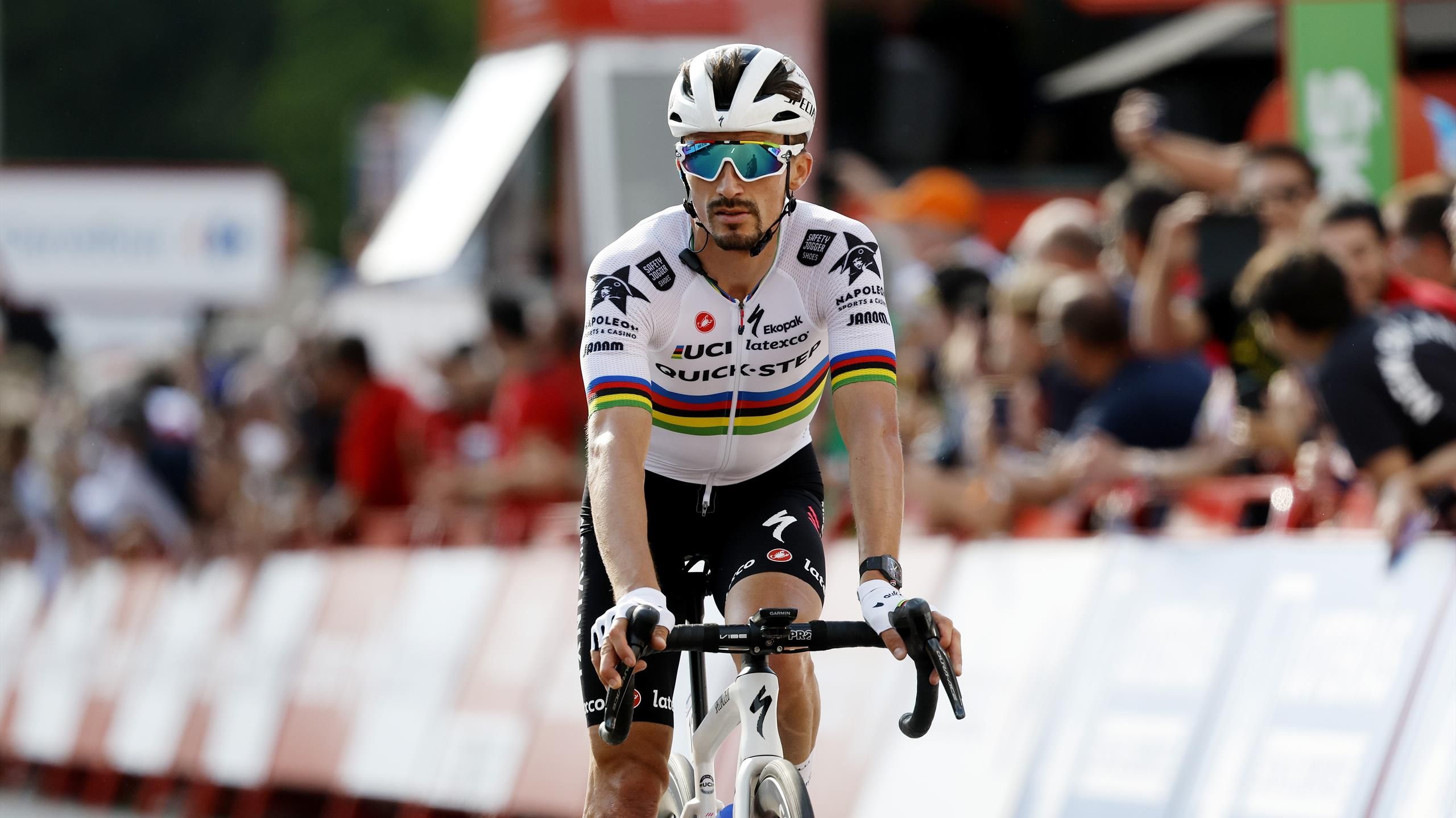 Road World Championships: Julian Alaphilippe wins the rainbow jersey (+  highlights and reaction)
