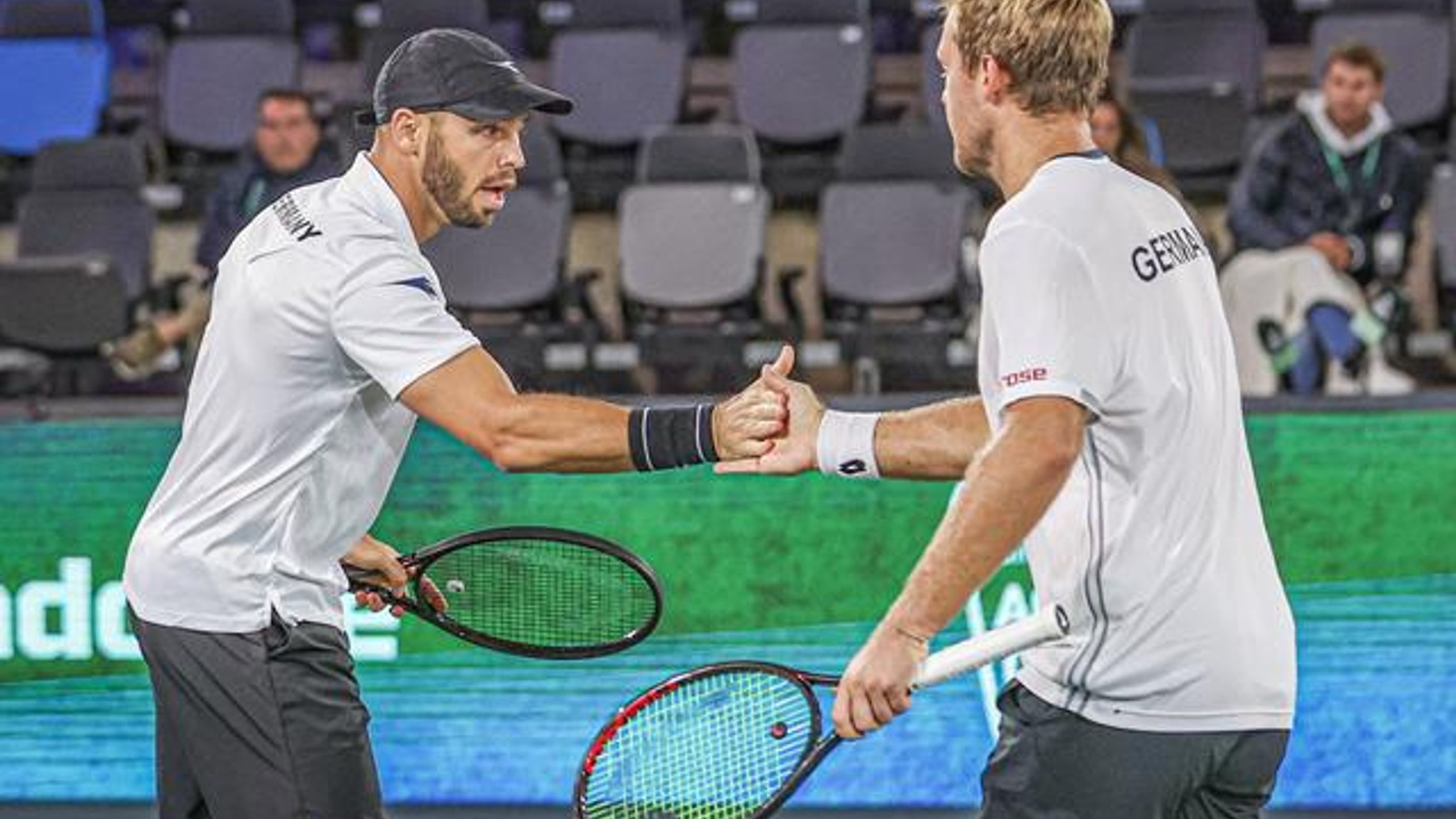 Davis Cup: Kevin Krawietz und Tim Pütz gewinnen Tiebreak-Krimi und ...