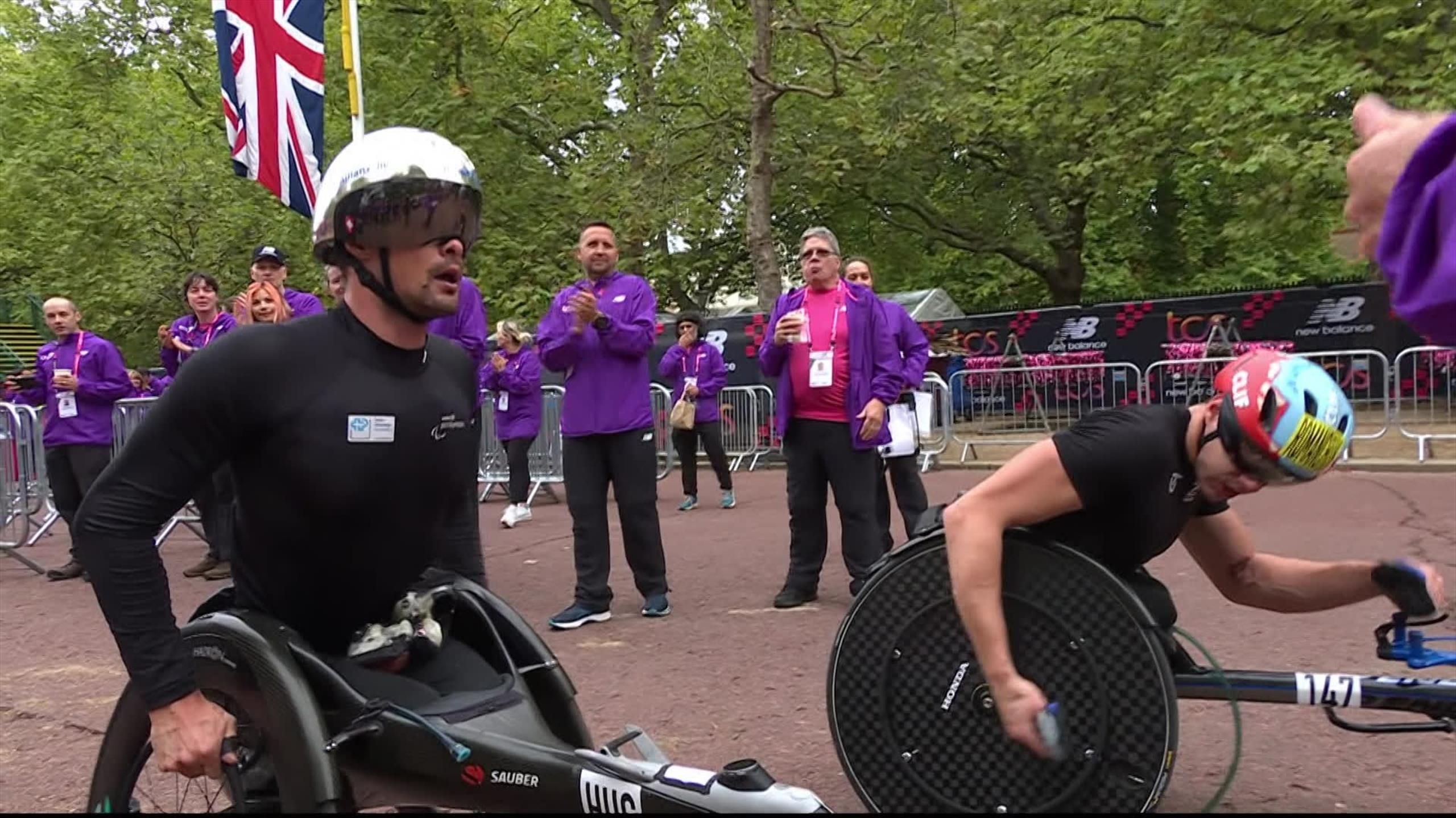 London Marathon: Marcel Hug gewinnt in engem Zweikapf im Rollstuhl ...