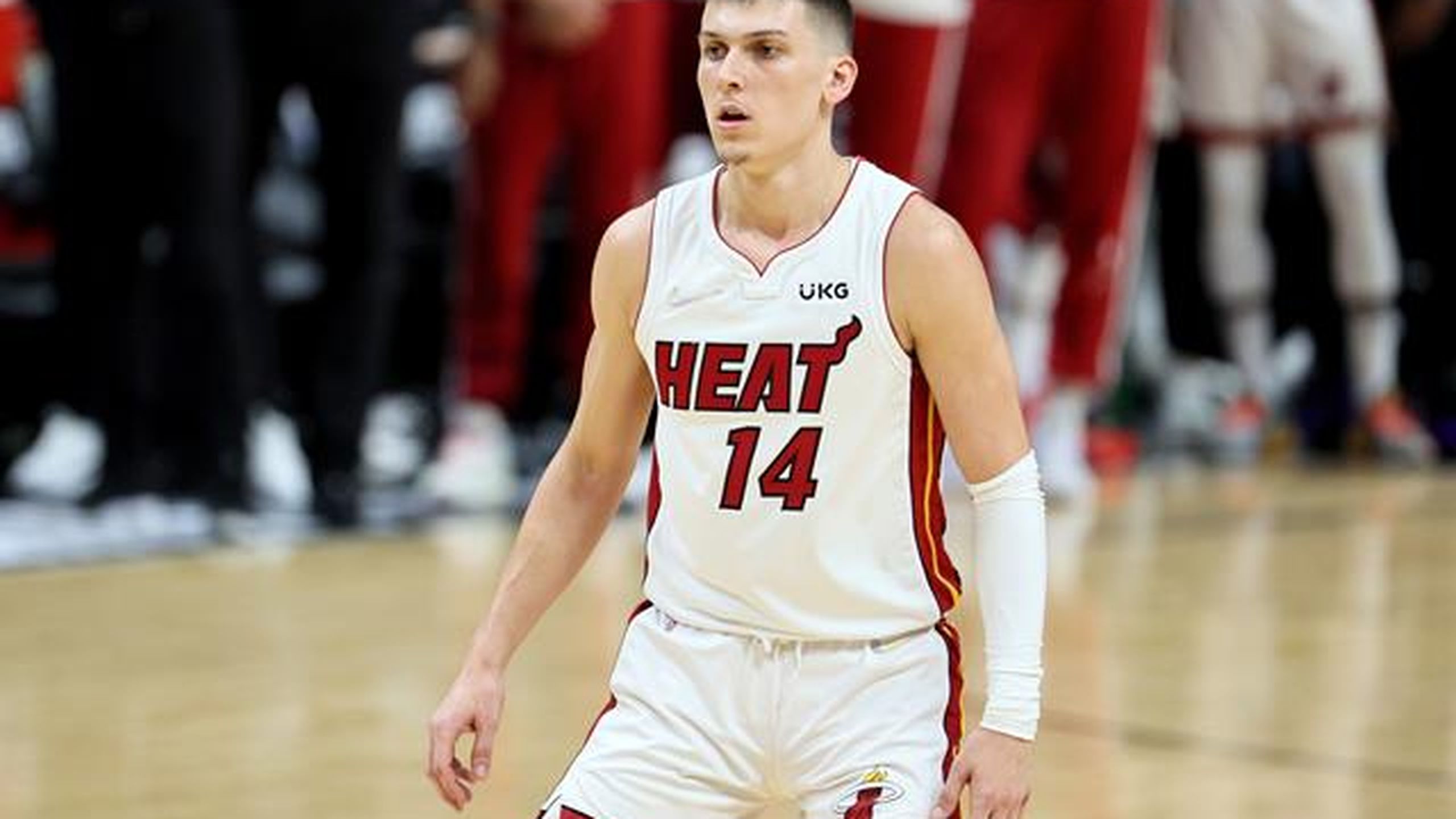 NBA - Le Miami Heat choque les Boston Celtics avec une pluie de trois-points ! - Eurosport