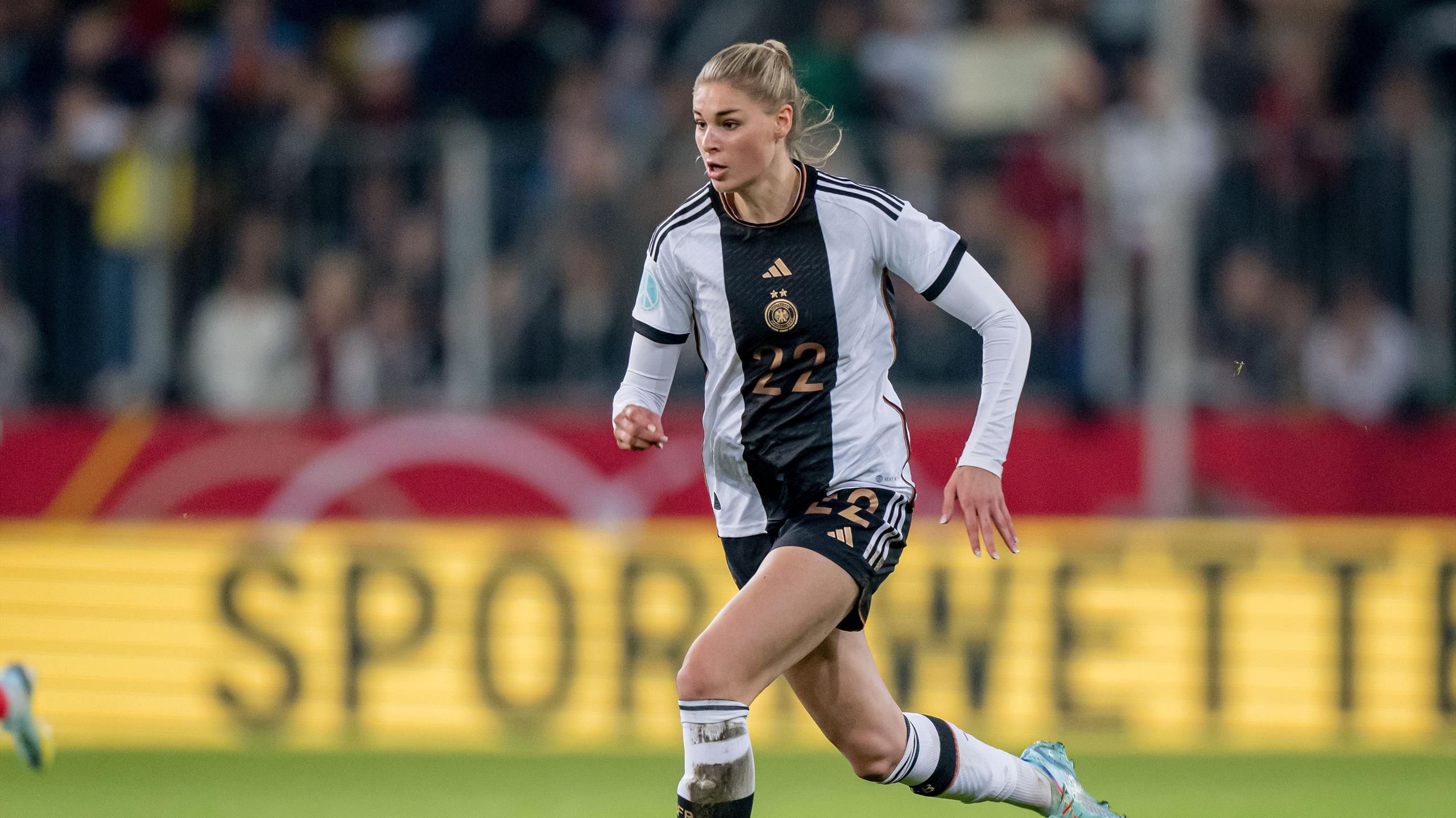 jule-brand-gewinnt-den-golden-girl-award-deutsche-nationalspielerin