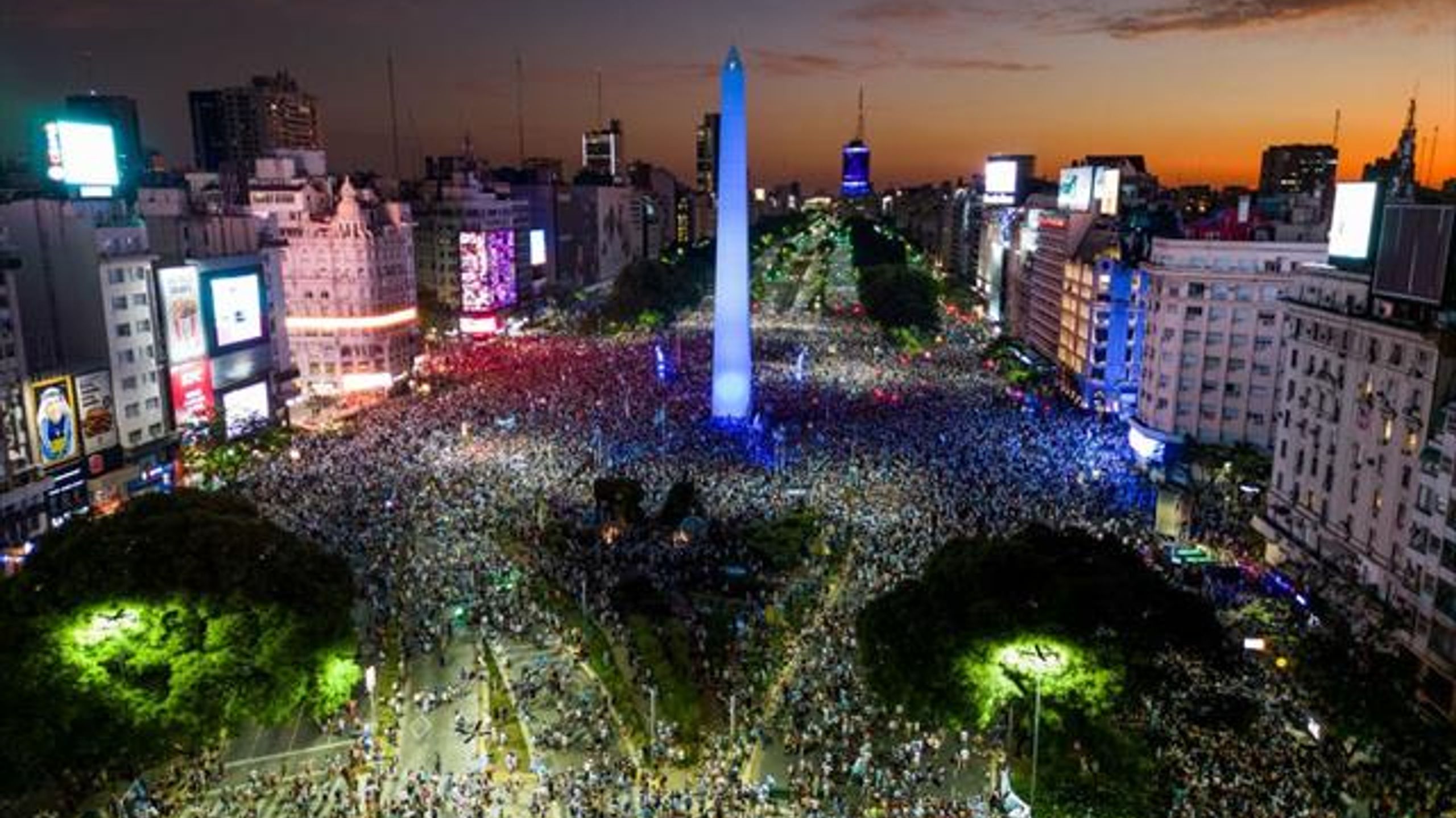 Mundial Qatar | La afición albiceleste festejó el pase de Argentina a ...