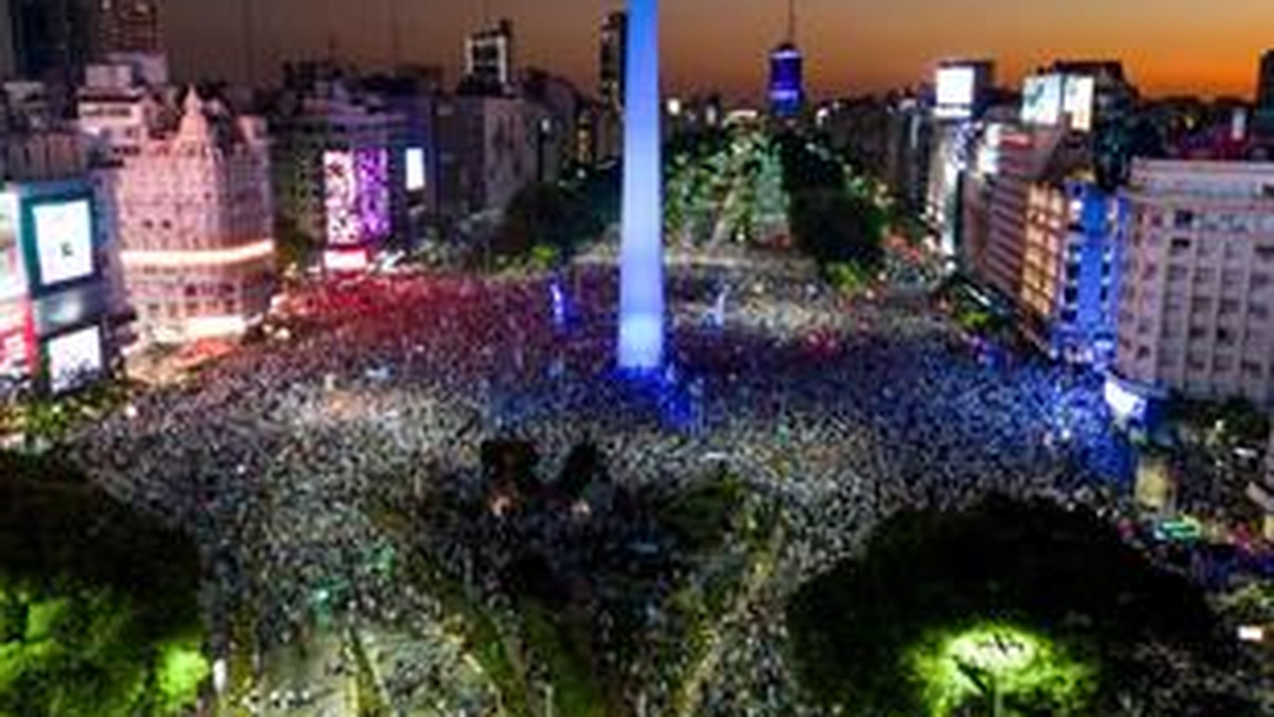 Mundial Qatar | La afición albiceleste festejó el pase de Argentina a ...