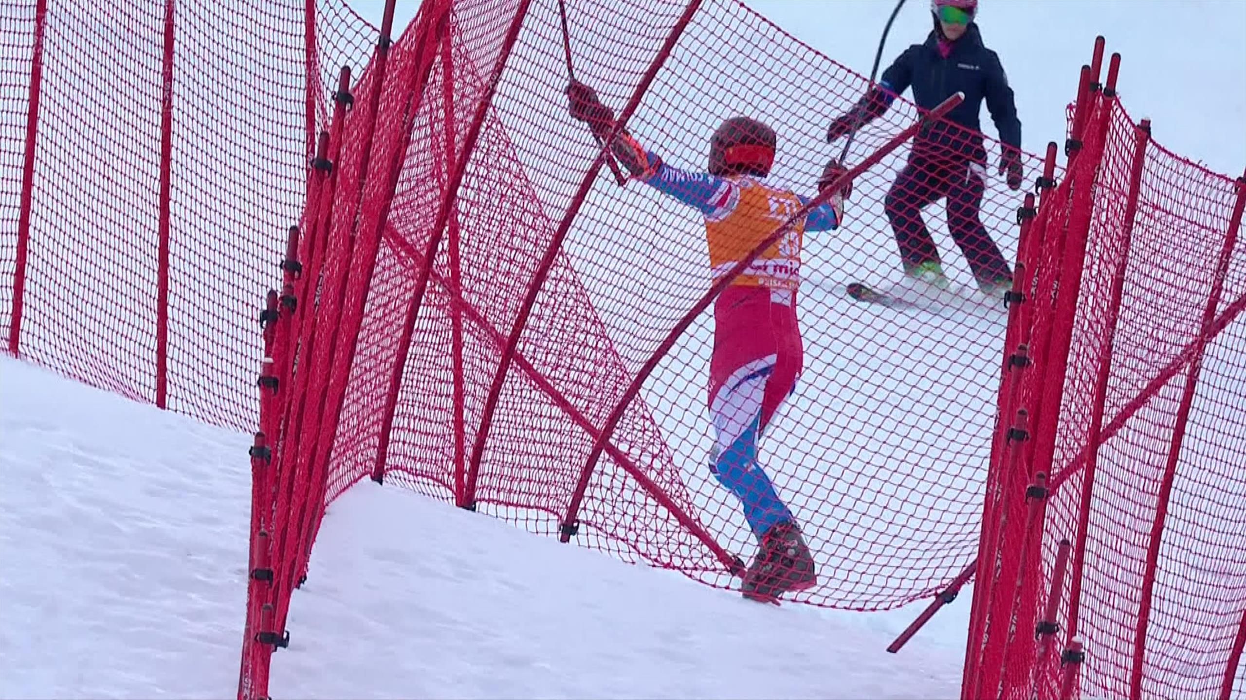 Sturz beim SuperG in Bormio Cyprien Sarrazin für Schockmoment