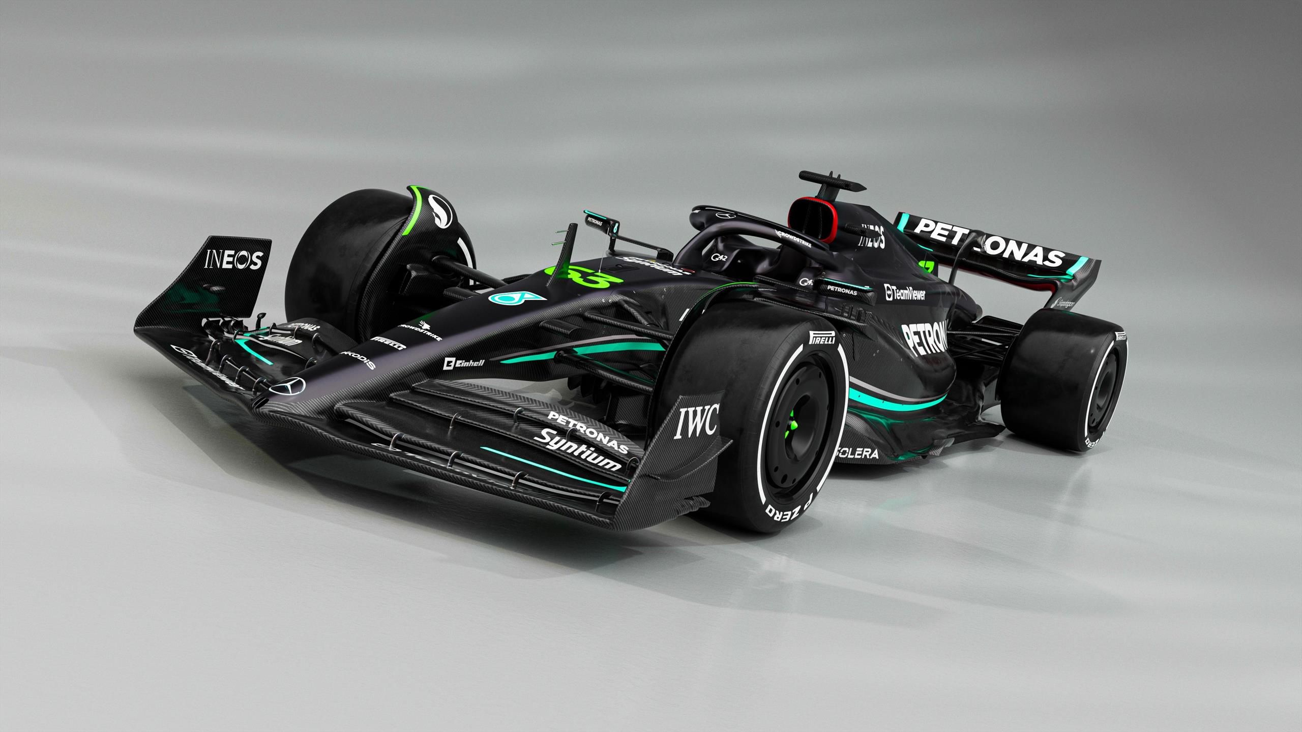 Formule 1 - Mercedes dévoile la W14, de couleur noire et avec le