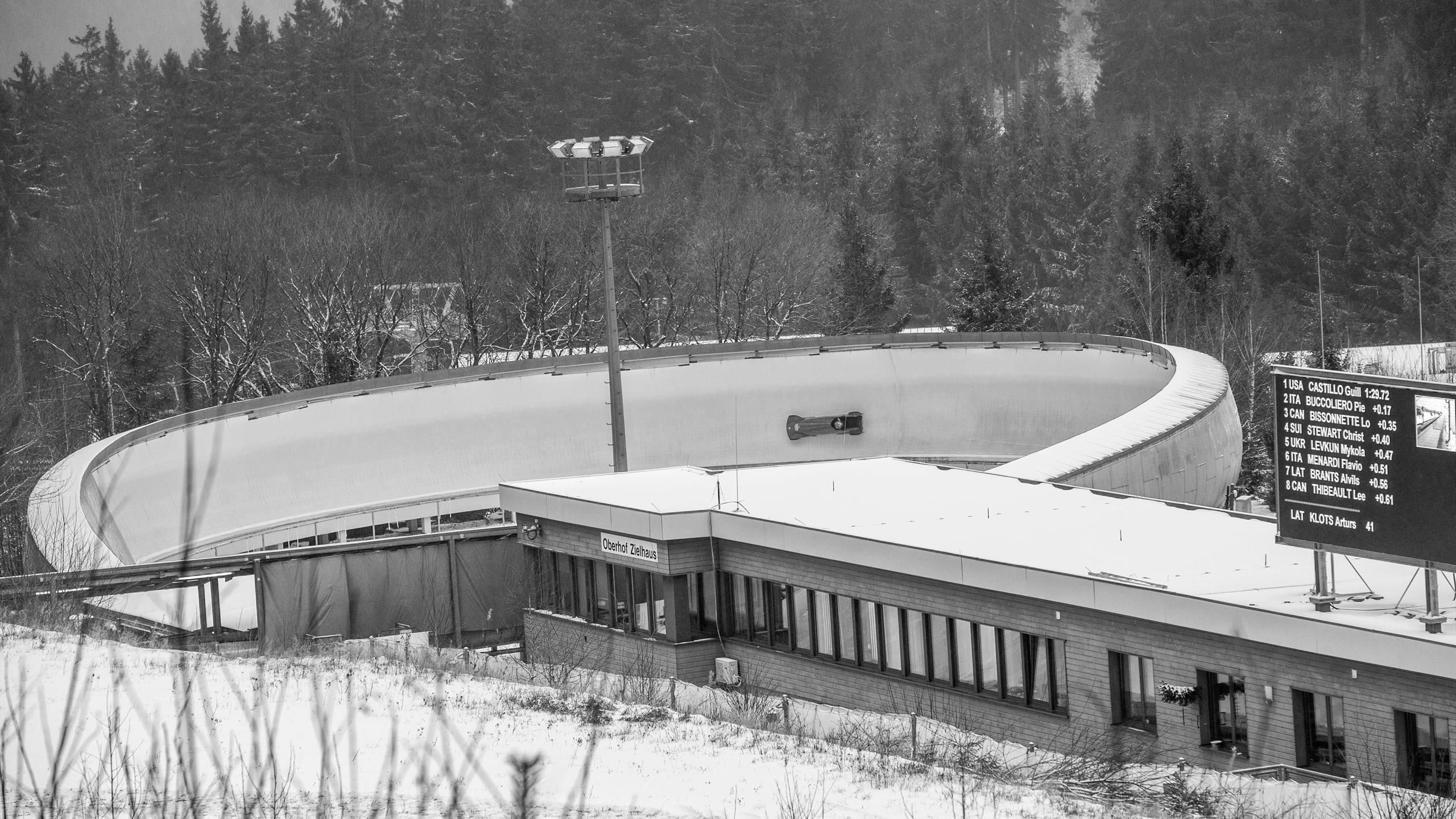 Todesfall: Bob- und Rennrodelbahn in Oberhof stellt Bahnbetrieb mit ...