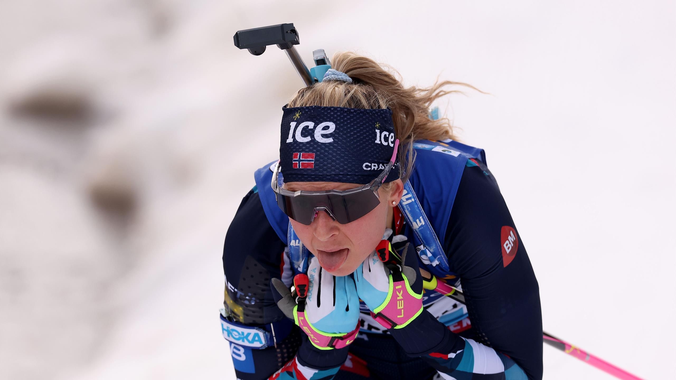 StarBiathletin Ingrid Landmark Tandrevold aus Norwegen scherzt in TV