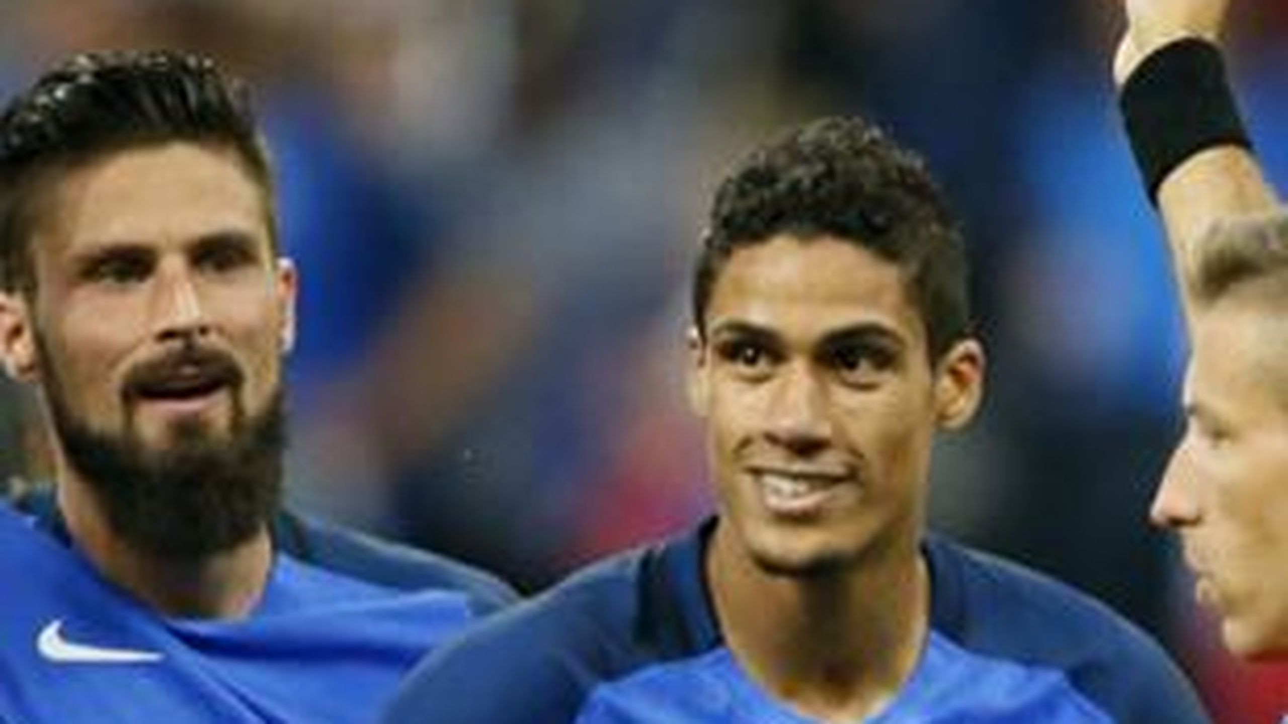 Raphael Varane zobaczył czerwoną kartkę po analizie wideo - Eurosport
