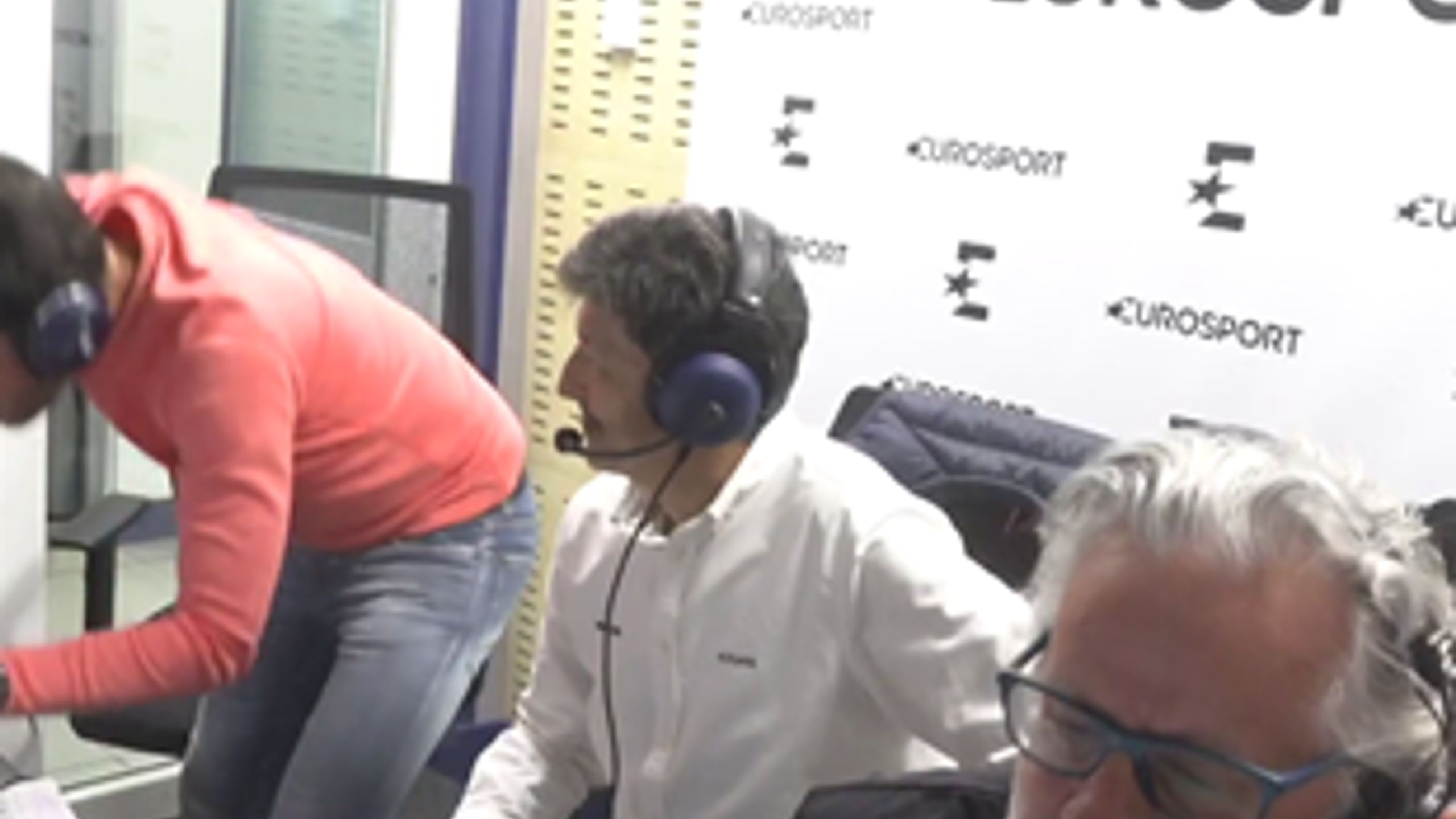 Giro d'Italia : Contador getting crazy in the commentary booth ...