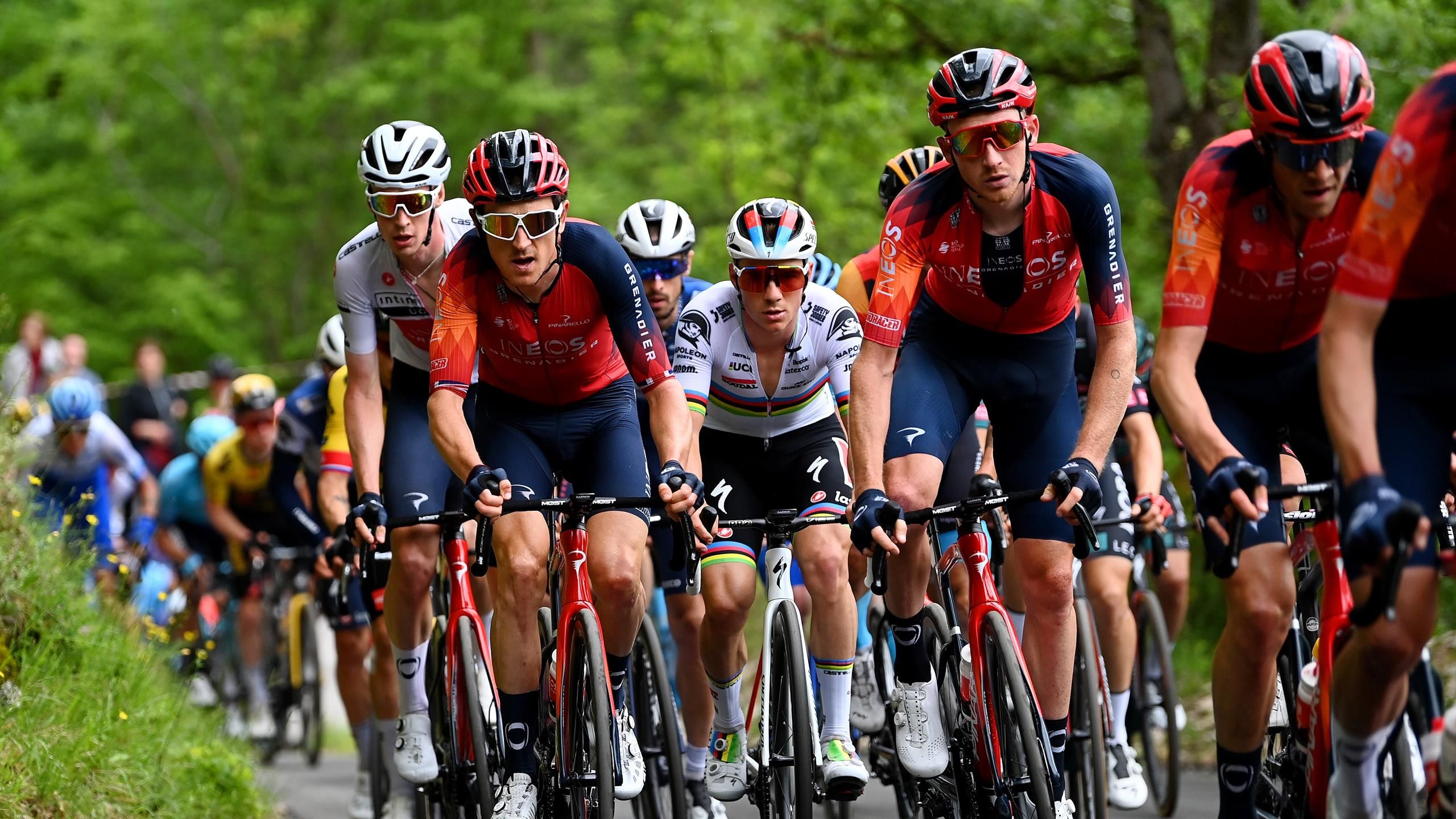 Giro d’Italia Klassementen Primoz Roglic pakt tijd op Remco Evenepoel daags voor tijdrit