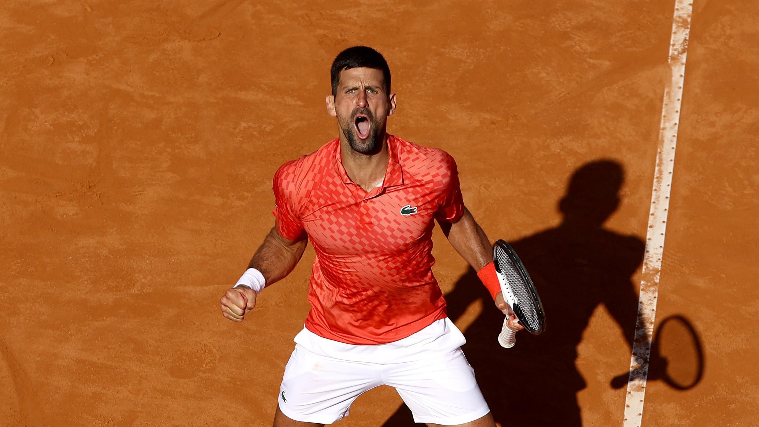 Djokovic overcomes mid-match lapse to beat Dimitrov at Italian Open;  Swiatek wins – KGET 17