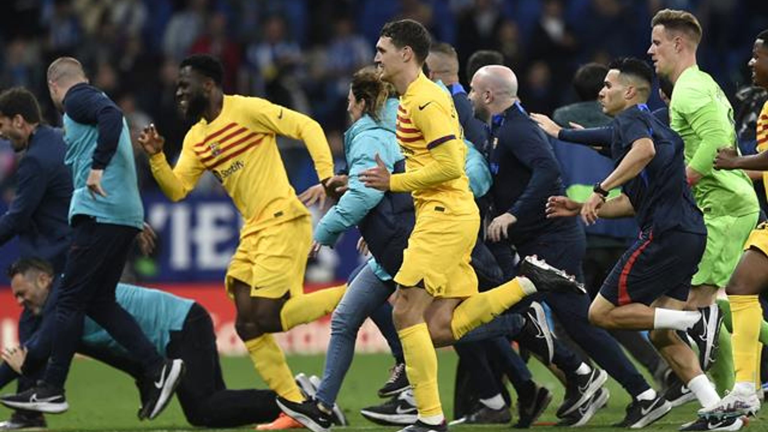 La Liga 2022/23 | La invasión al campo del RCDE Stadium llega a los ...