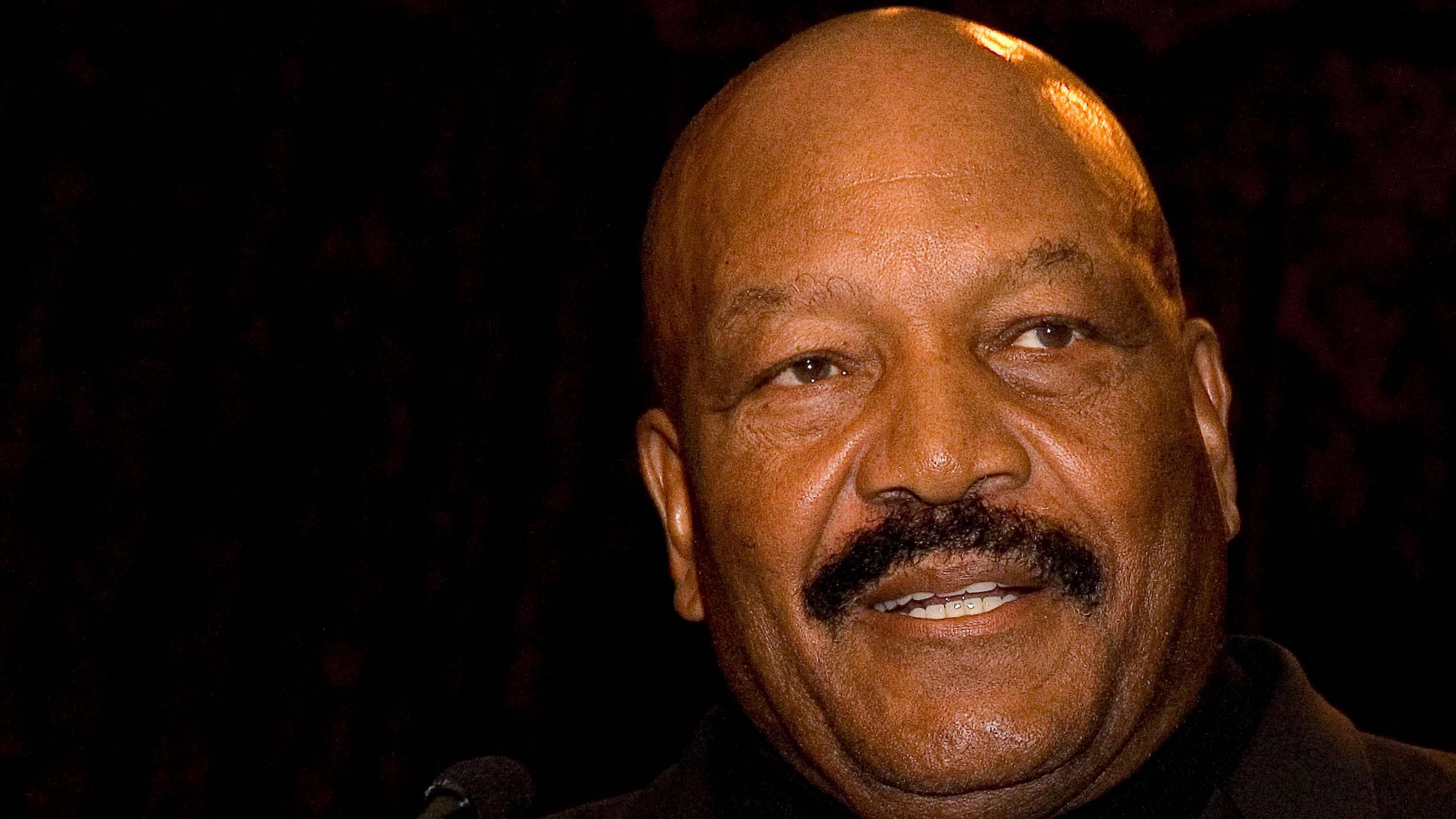 Jim Brown, légende de la NFL, acteur et activiste, est mort à l'âge de