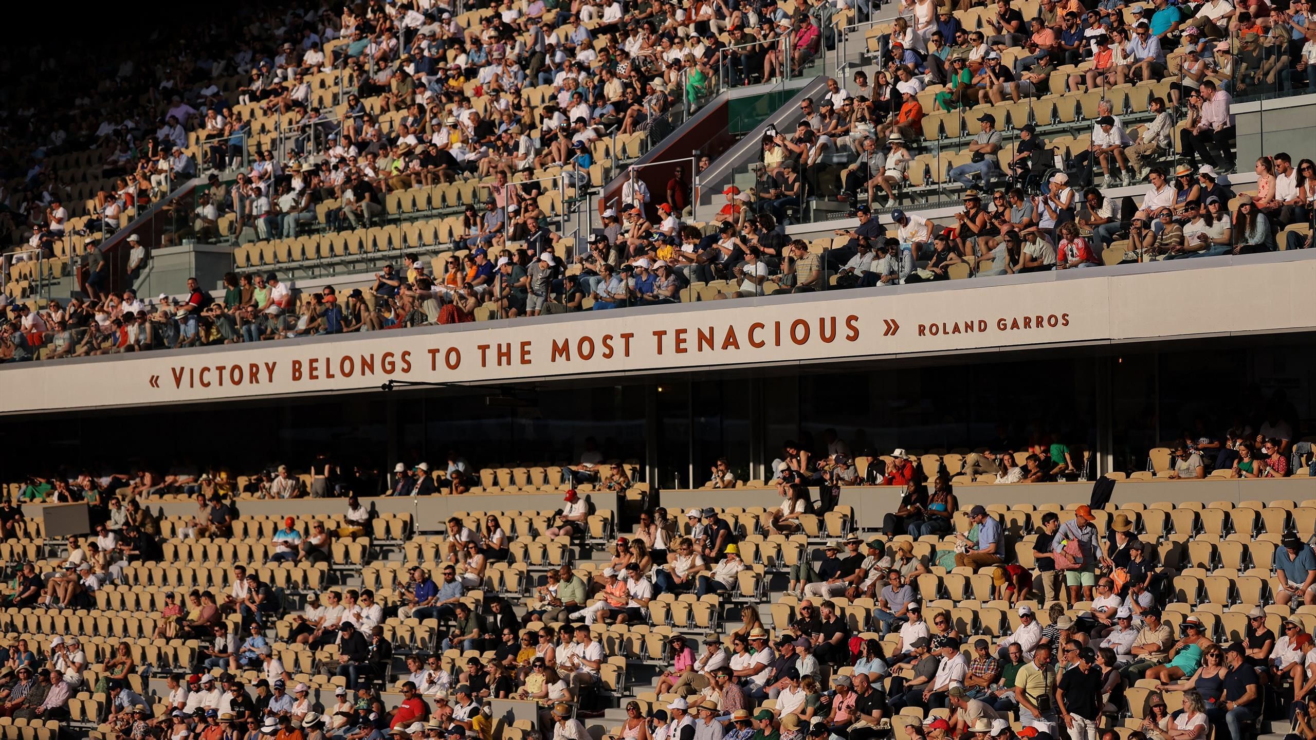 Roland Garros Waar komt opvallende slogan Victory belongs to the