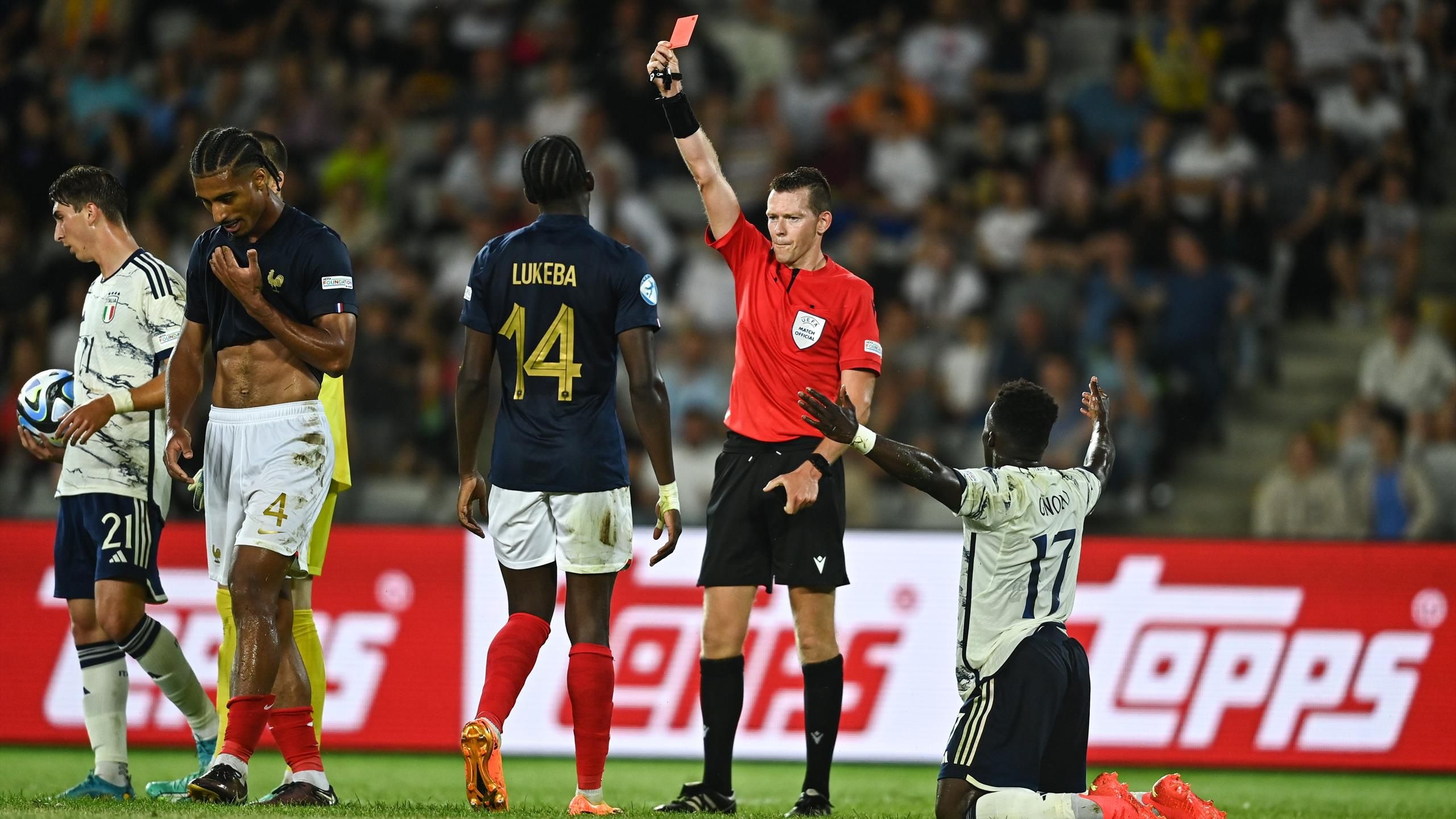 La UEFA ha annunciato l’introduzione del VAR a EURO 2023, dopo l’enorme scandalo Francia U21-Italia U21
