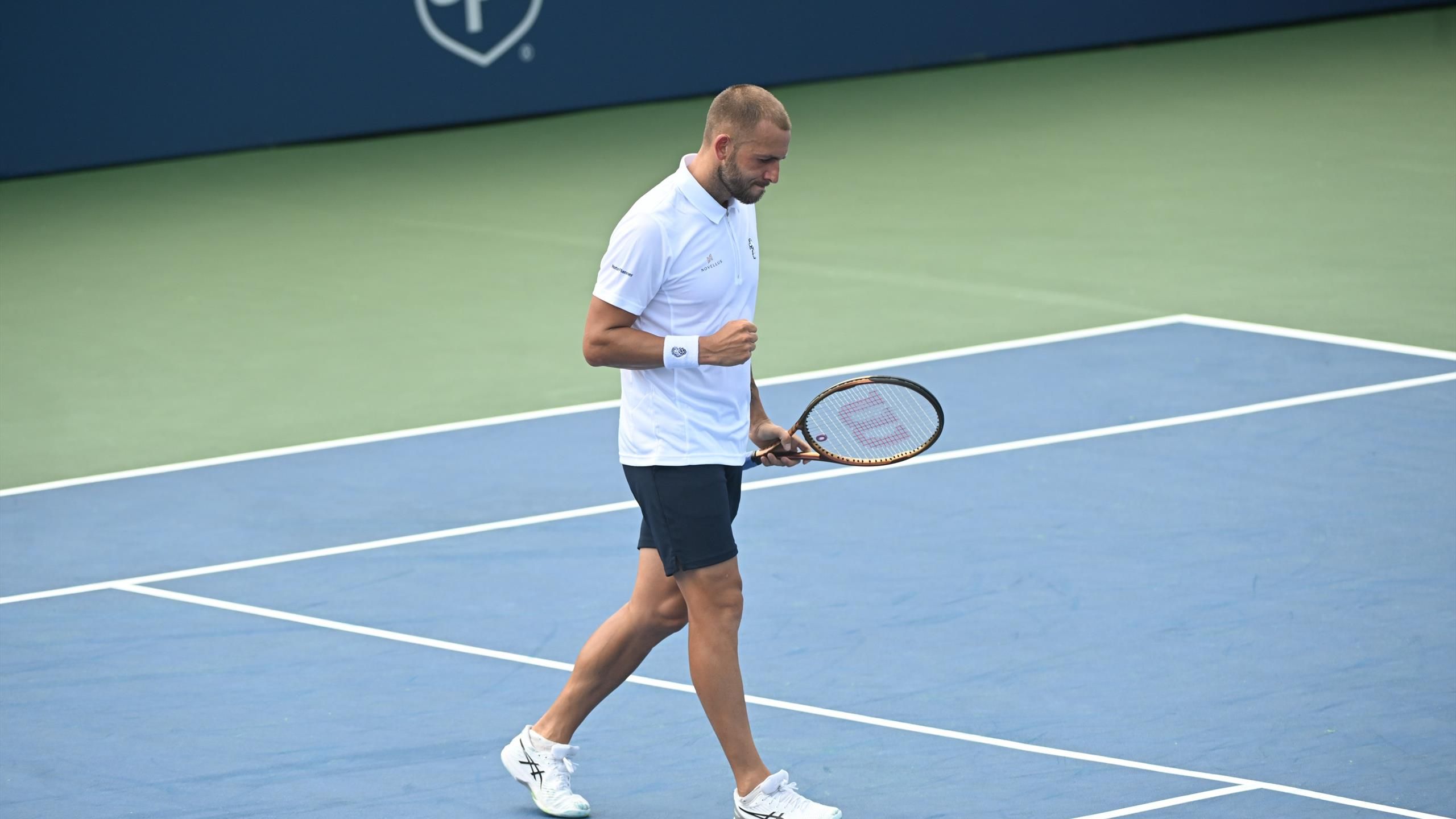 Dan Evans stuns Frances Tiafoe to reach Citi Open semis as Andy Murrays defeat is interrupted by climate protestors