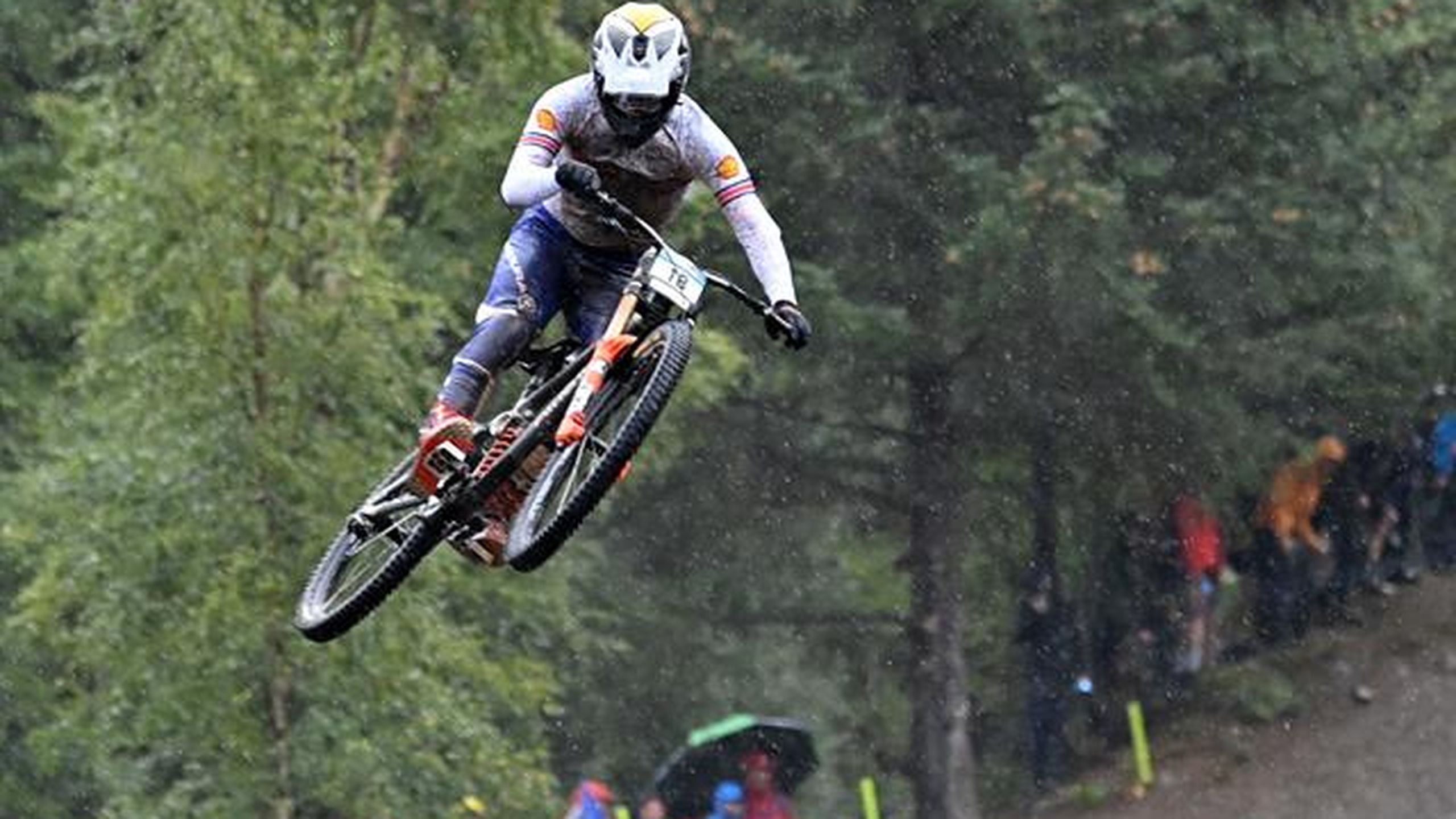 Rad-WM 2023: Brite Charlie Hatton feiert Heimsieg beim Downhill vor ...