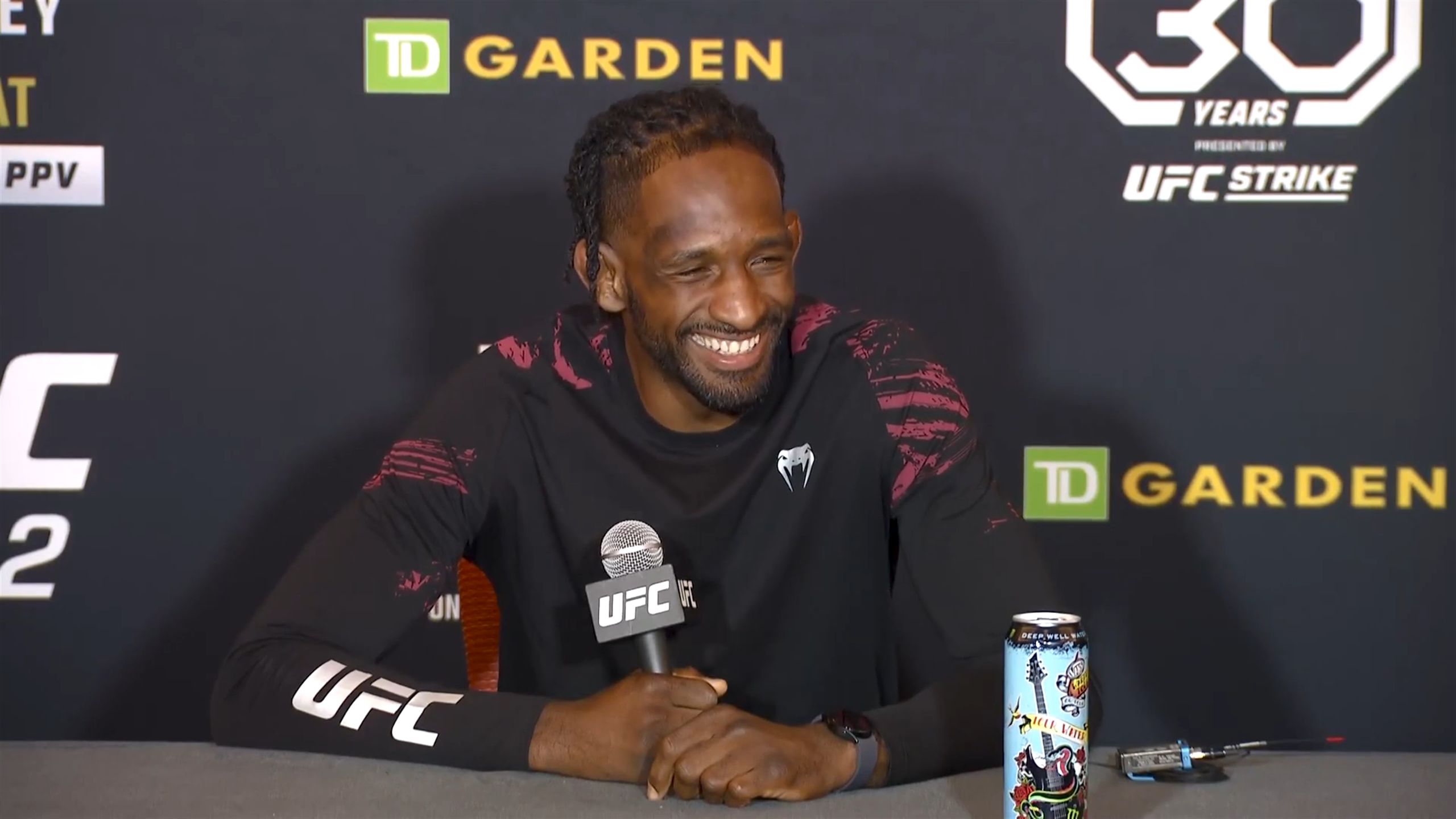 UFC 292 | "Puur genot om 'zoon Garry' een pak rammel te geven" - Neil
