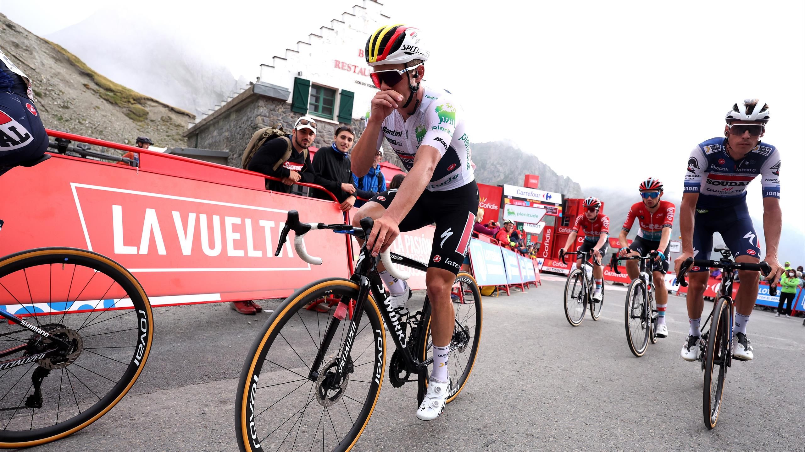 Vuelta 2023 – Remco Evenepoel tiene un día negro con el maillot blanco en la etapa reina del Tourmalet