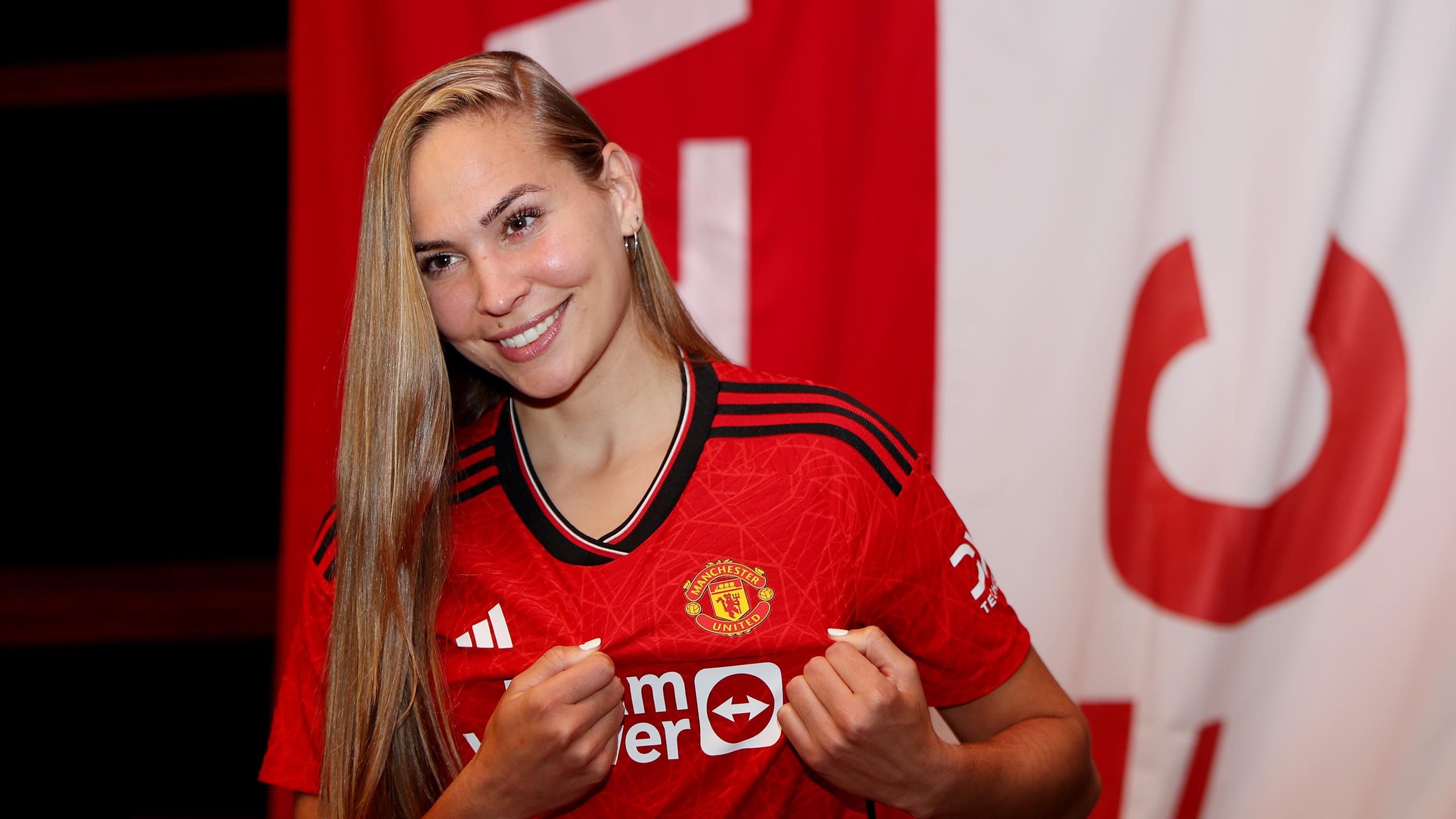 girl wearing manchester united jersey