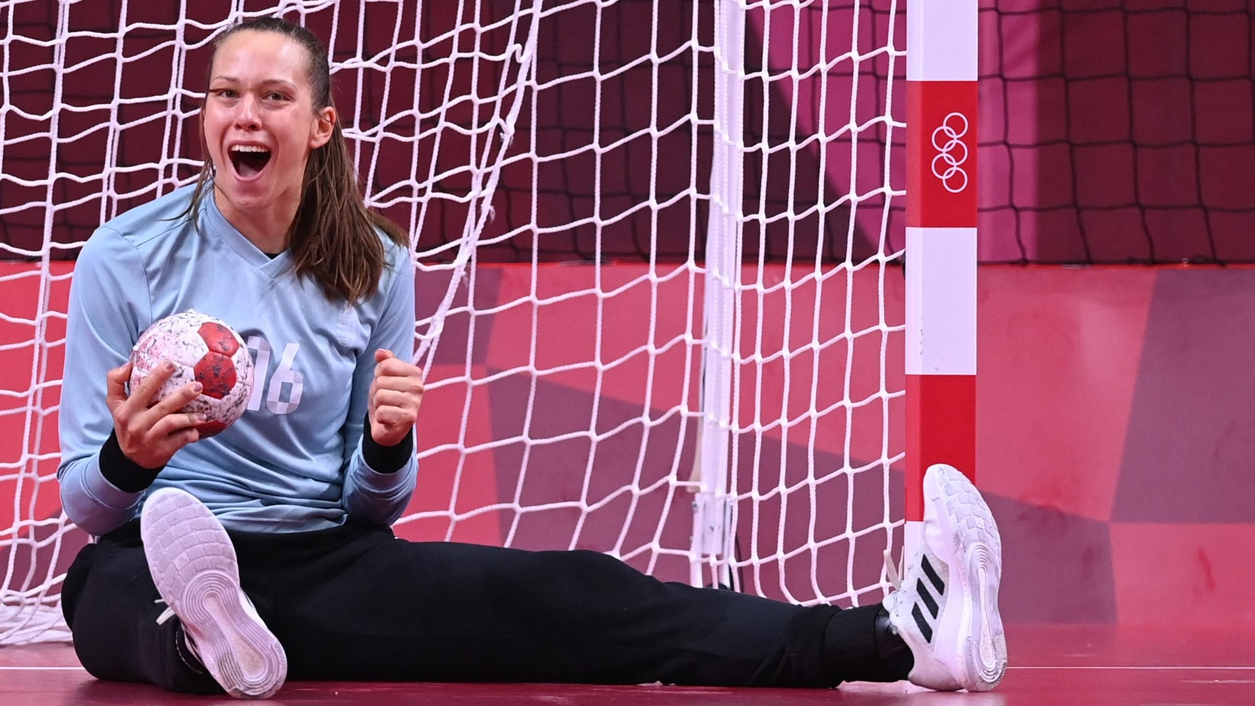 Psychological aspects also play a role in choosing the goalkeeper for the women’s handball team
