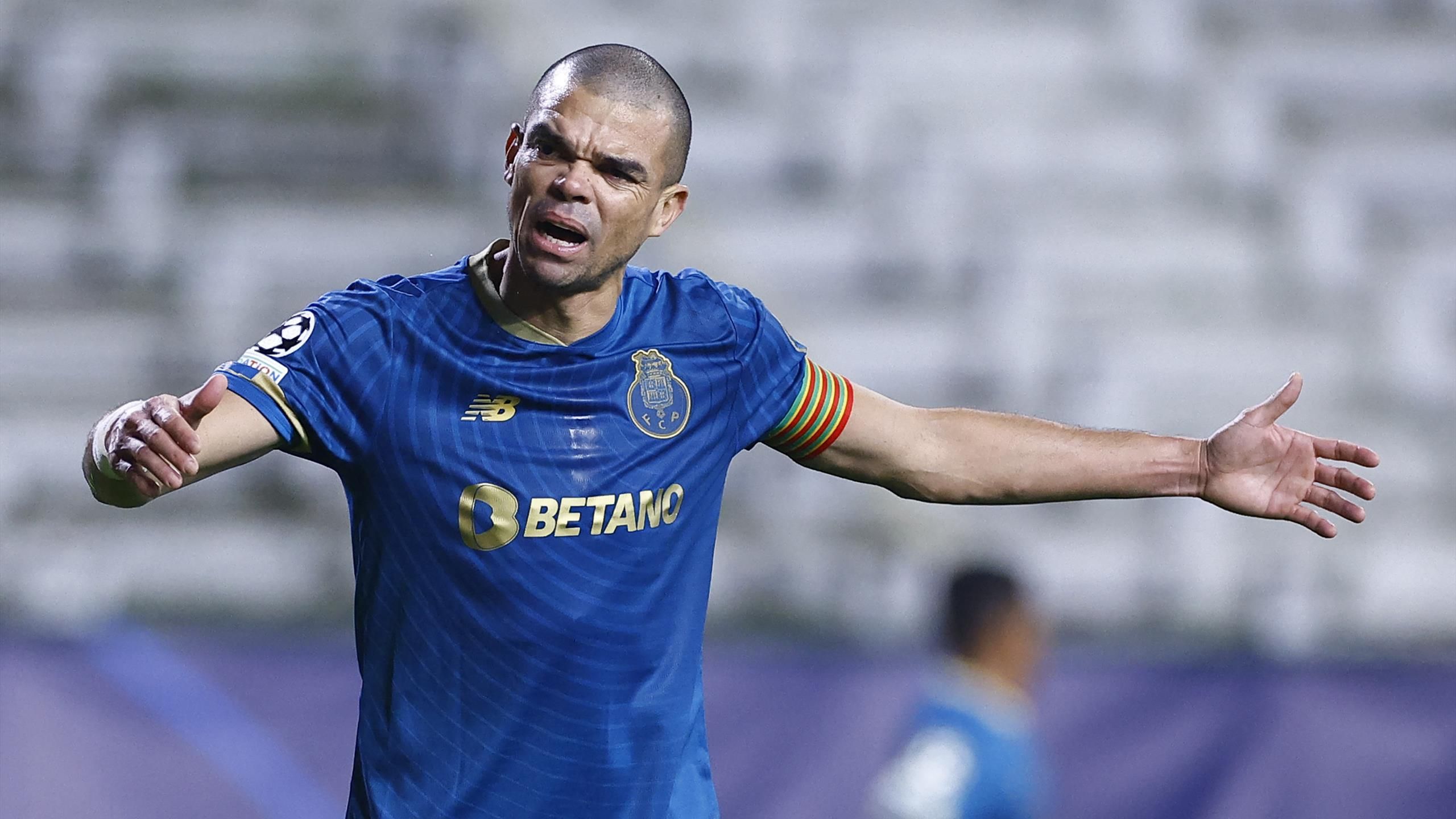 Champions League Pepe bei Sieg des FC Porto gegen Royal Antwerpen mit