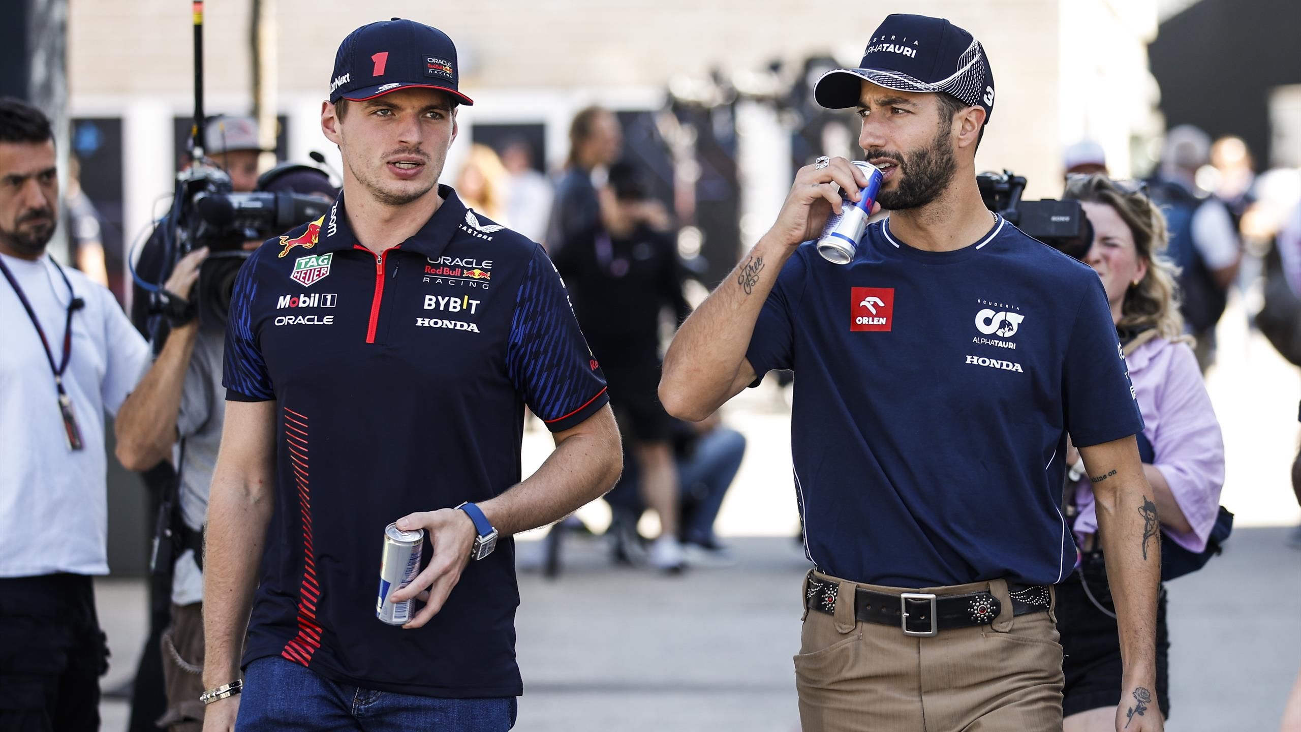 GP von Brasilien Daniel Ricciardo sitzt in Sergio Pérez Nacken - Max Verstappen genervt von Gerüchten