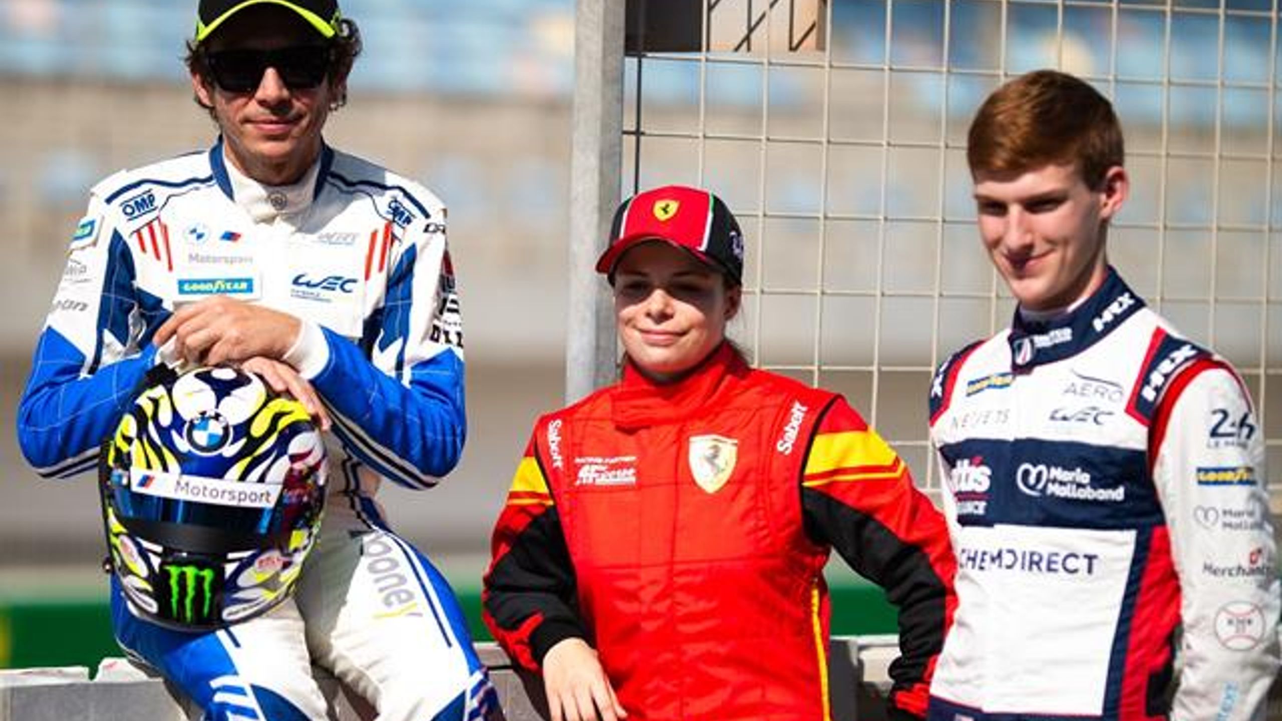 Valentino Rossi falta a kilométereket; a Ferrari F1-es tesztpilótája ...