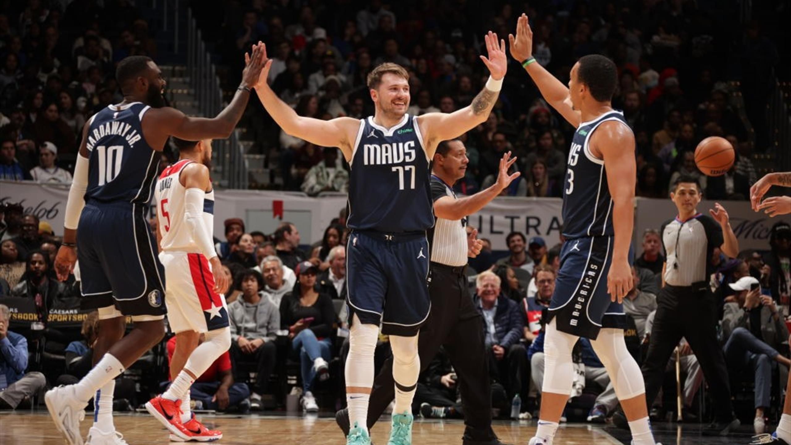 Luka Doncic a reușit un triple-double istoric în prima repriză a ...