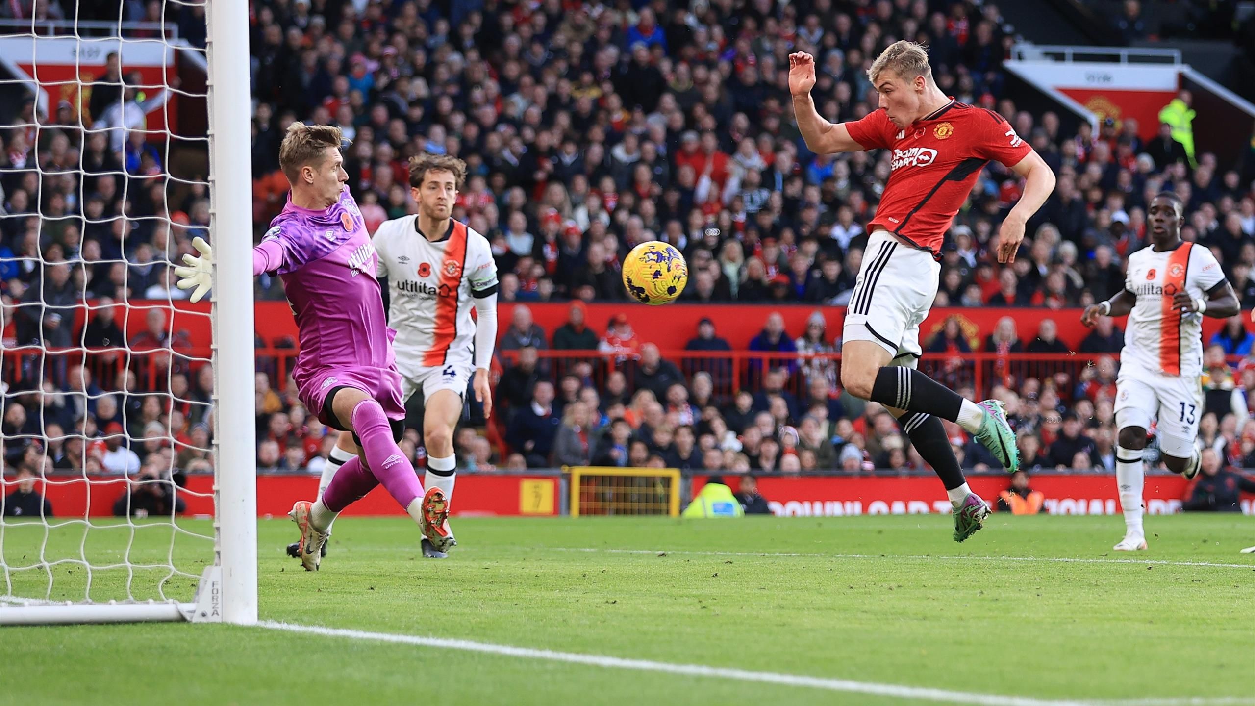 Manchester United fails to score in the English Premier League: Rio Ferdinand misses Harry Kane