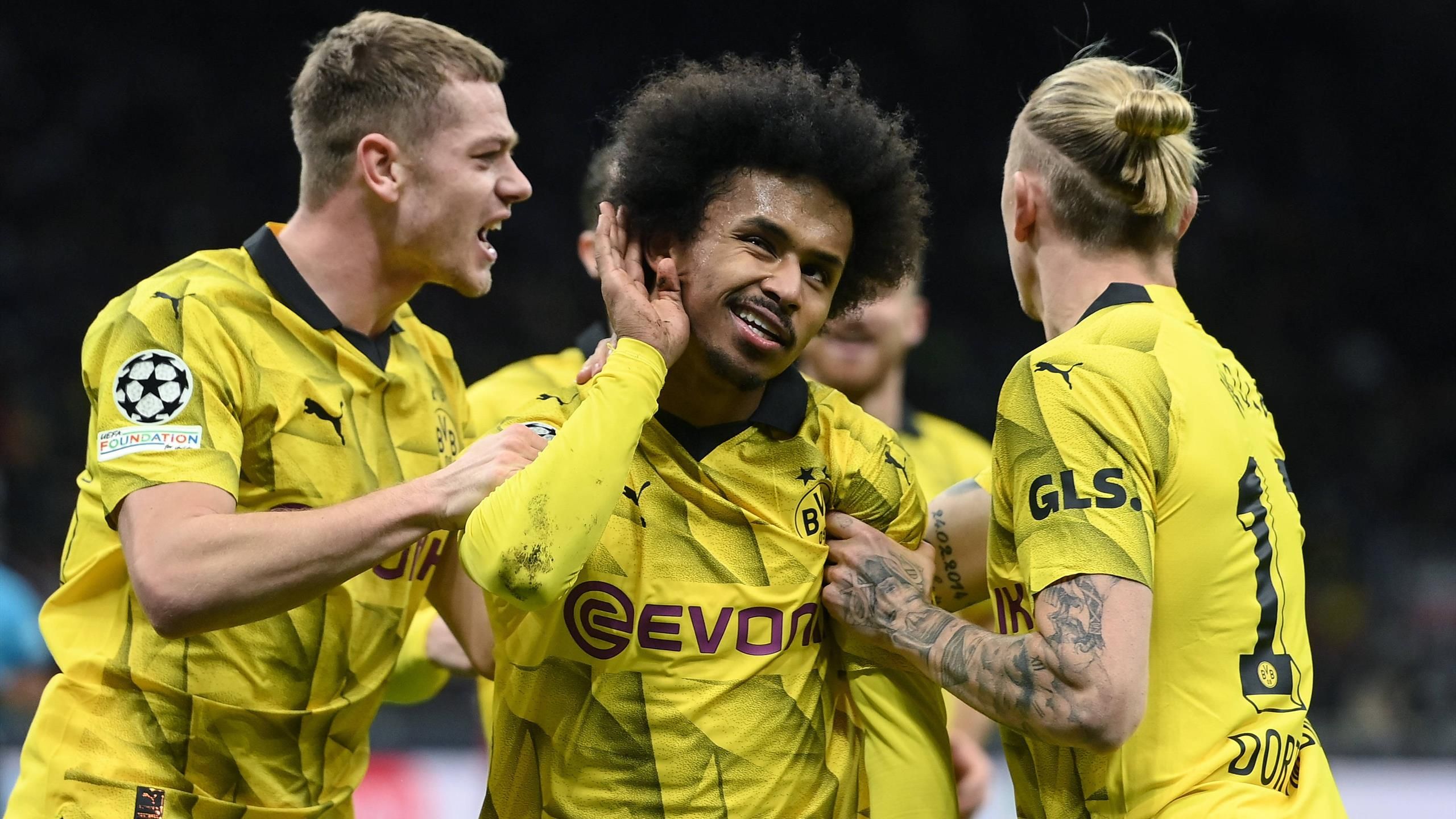 Borussia Dortmund pokonuje Milan i przedwcześnie kwalifikuje się do 1/8 finału po golach Reusa, Payno-Gittensa i Adeyemi